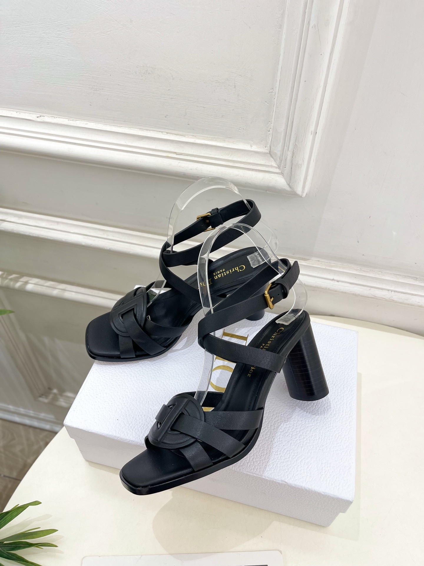 Dior | 迪奥 25 𝐬𝐬 🧡💚2025新品 顶级版本⚠️专柜主打新款 D-Club 高跟凉鞋 硬货