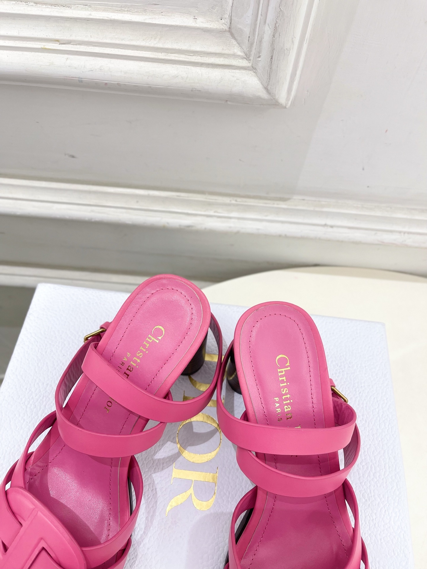 Dior | 迪奥 25 𝐬𝐬 🧡💚2025新品 顶级版本⚠️专柜主打新款 D-Club 高跟凉鞋 硬货