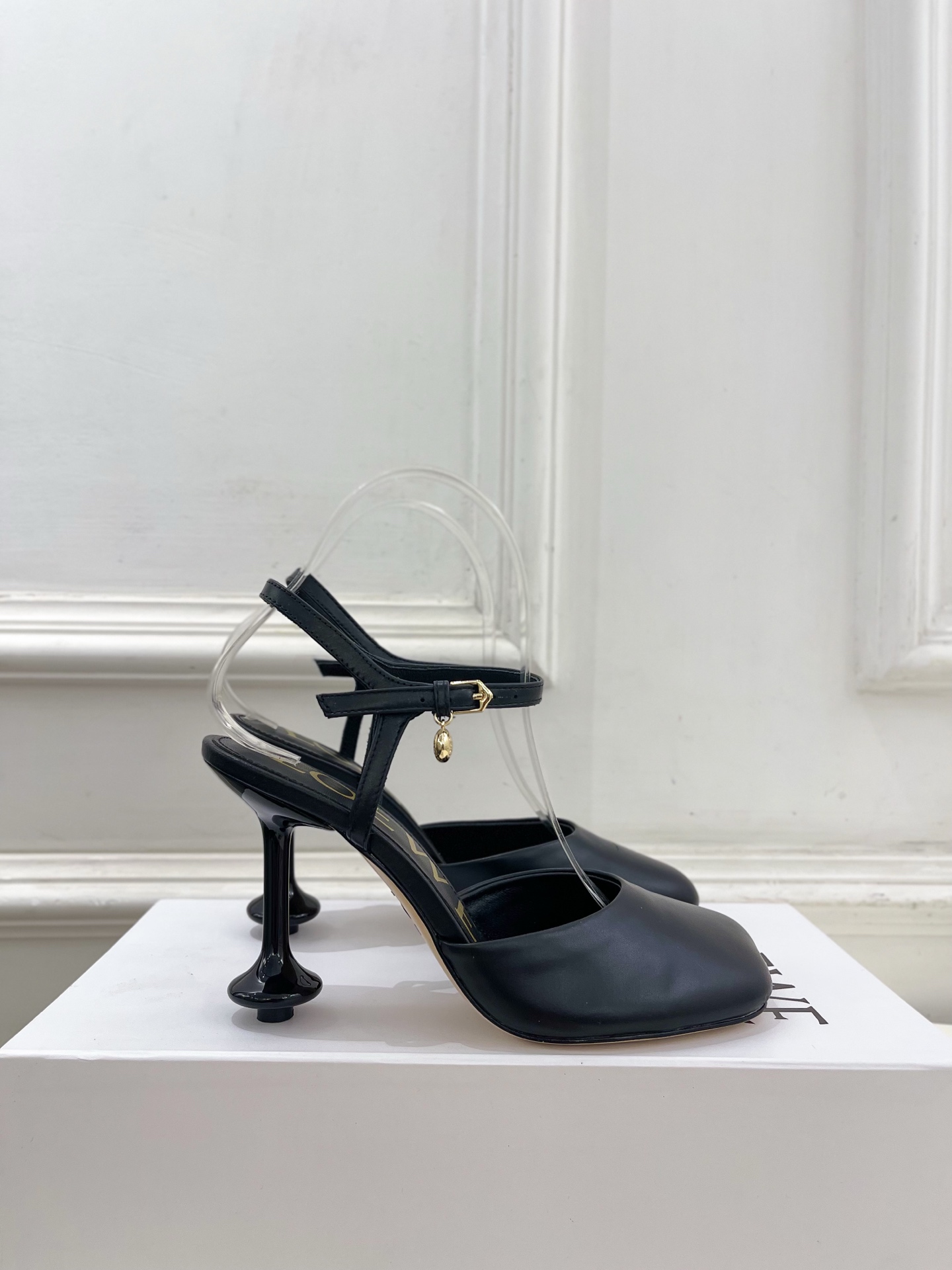 LOEWE 罗意威 2025秋冬新品 Toy 踝带芭蕾舞平底鞋、高跟鞋—————————LOEWE作为这