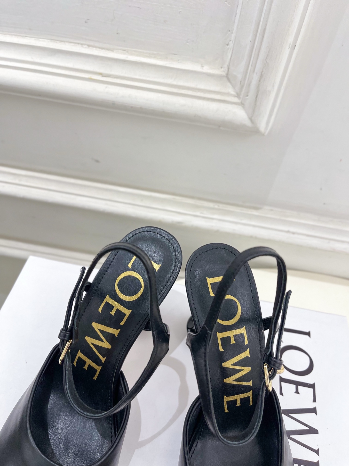 LOEWE 罗意威 2025秋冬新品 Toy 踝带芭蕾舞平底鞋、高跟鞋—————————LOEWE作为这