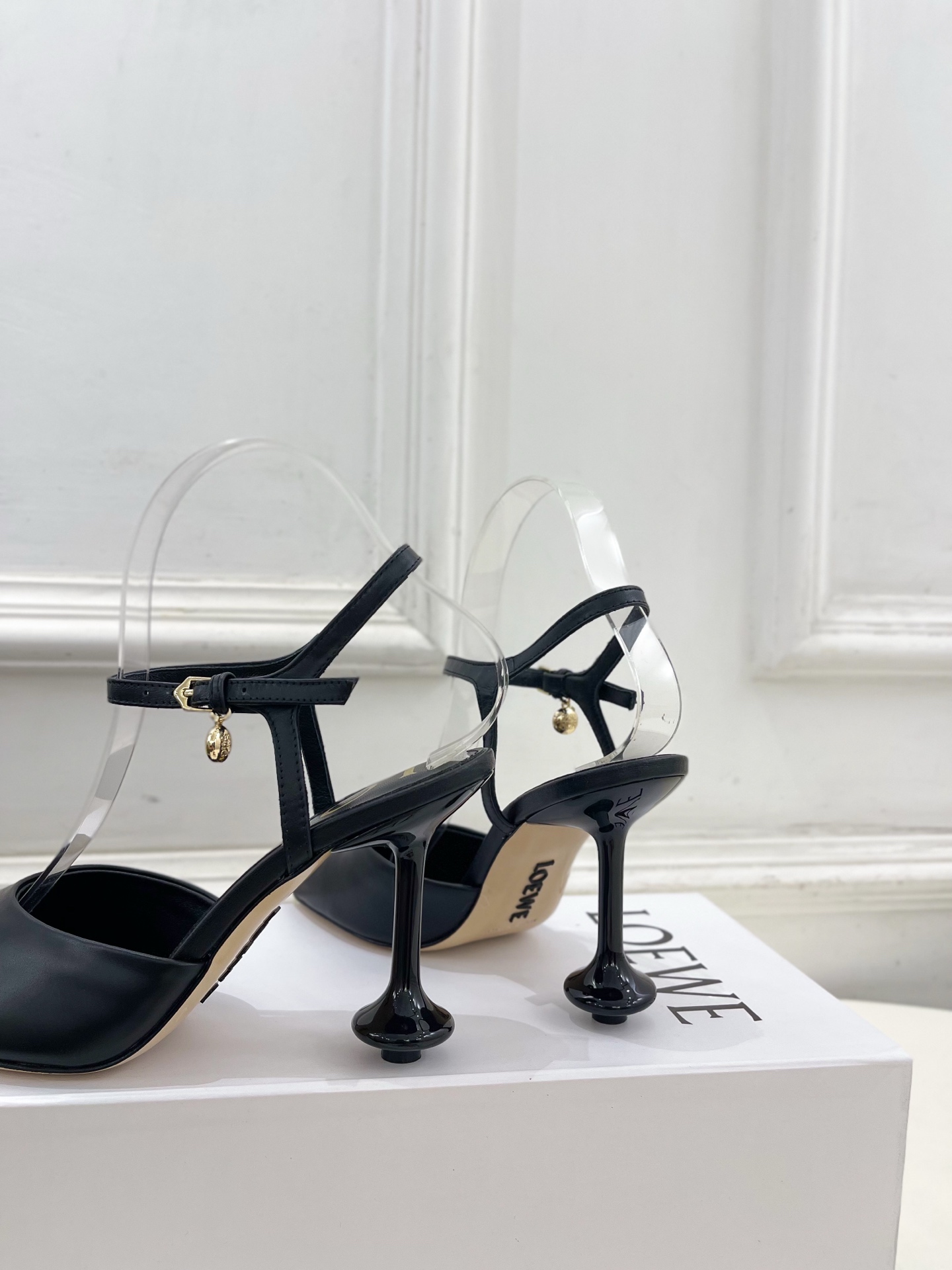 LOEWE 罗意威 2025秋冬新品 Toy 踝带芭蕾舞平底鞋、高跟鞋—————————LOEWE作为这