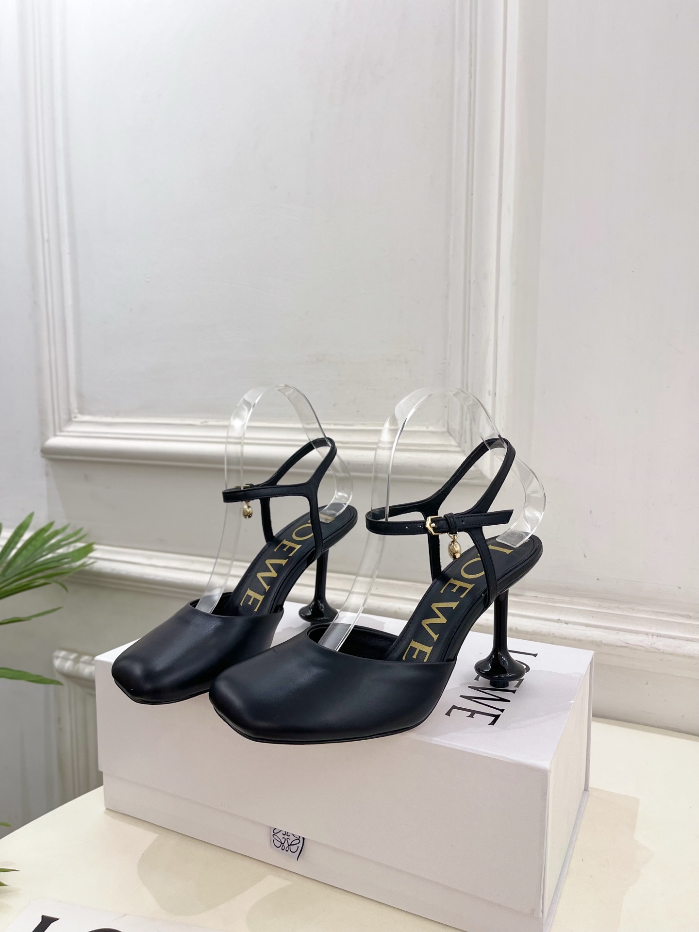 LOEWE 罗意威 2025秋冬新品 Toy 踝带芭蕾舞平底鞋、高跟鞋—————————LOEWE作为这