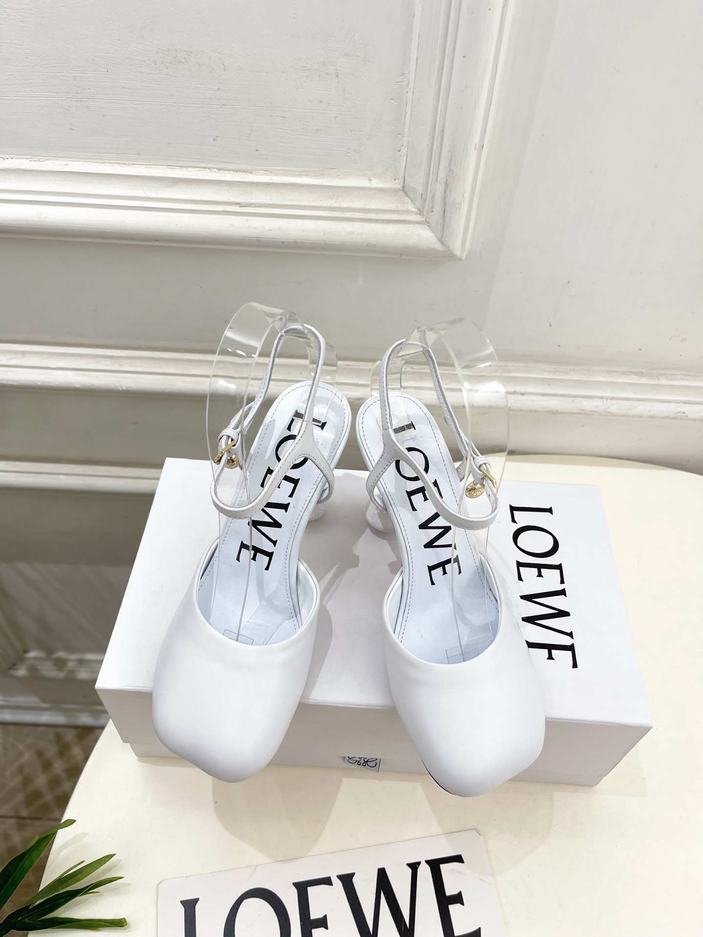 LOEWE 罗意威 2025秋冬新品 Toy 踝带芭蕾舞平底鞋、高跟鞋—————————LOEWE作为这