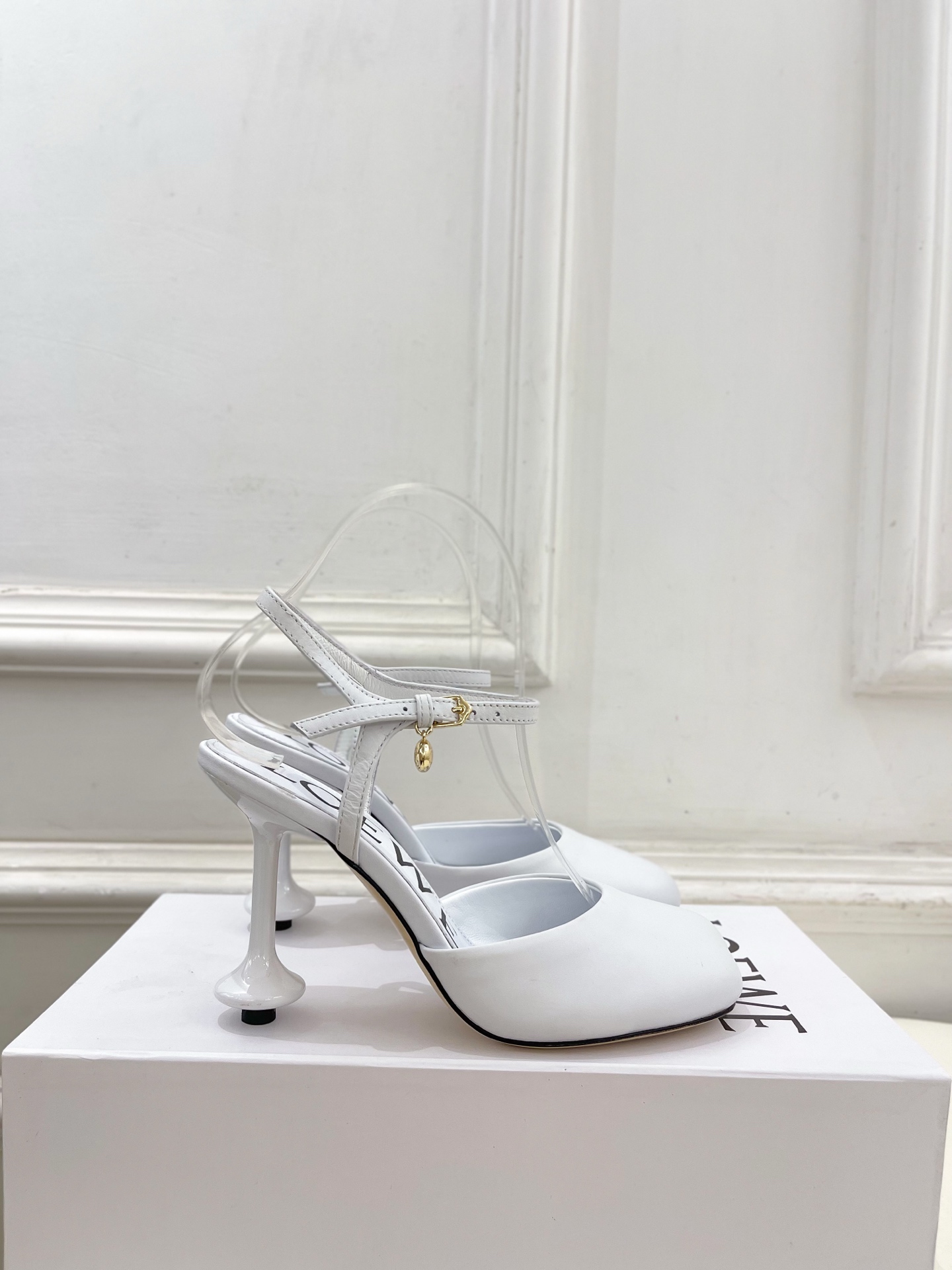 LOEWE 罗意威 2025秋冬新品 Toy 踝带芭蕾舞平底鞋、高跟鞋—————————LOEWE作为这