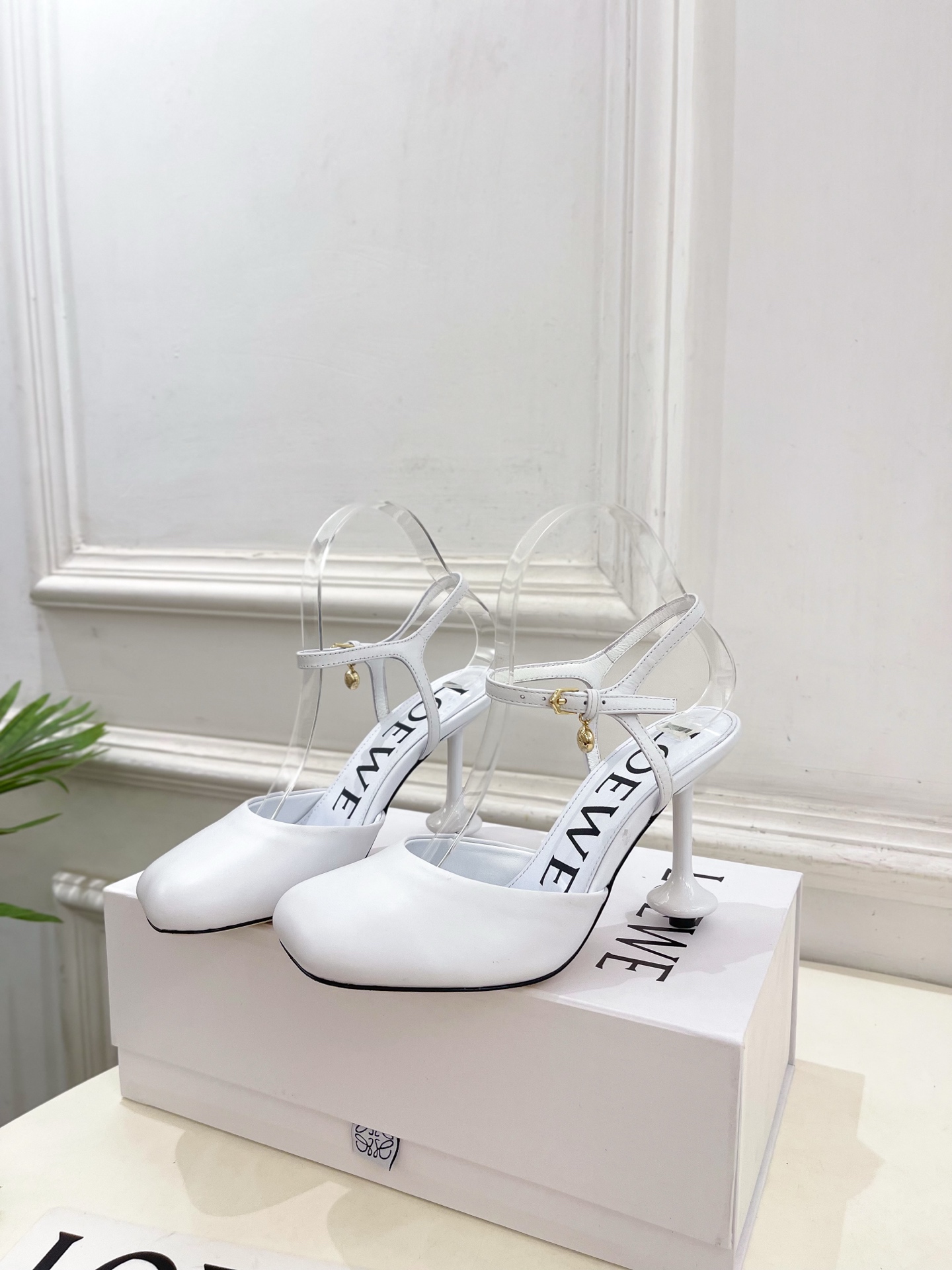 LOEWE 罗意威 2025秋冬新品 Toy 踝带芭蕾舞平底鞋、高跟鞋—————————LOEWE作为这