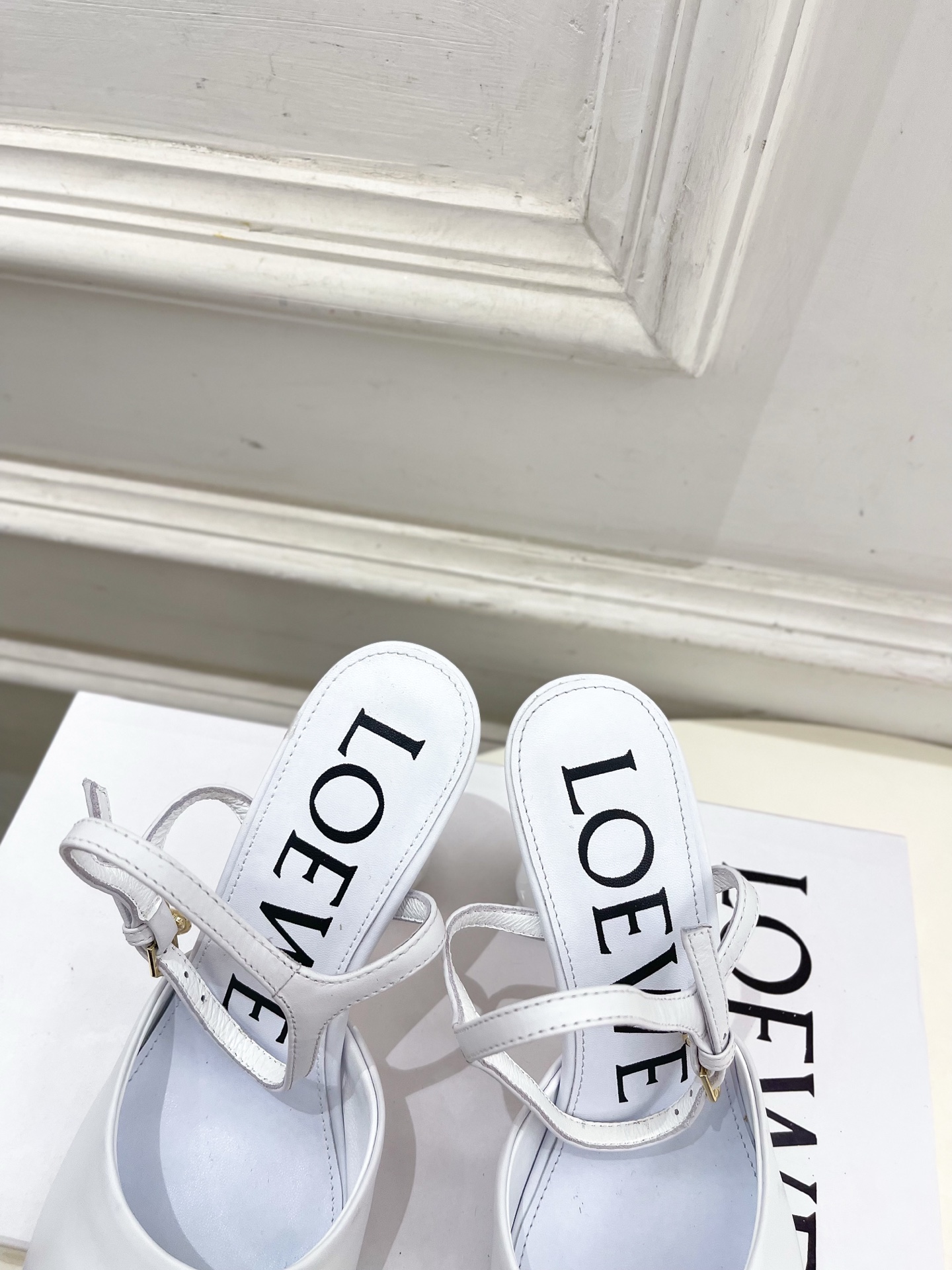 LOEWE 罗意威 2025秋冬新品 Toy 踝带芭蕾舞平底鞋、高跟鞋—————————LOEWE作为这