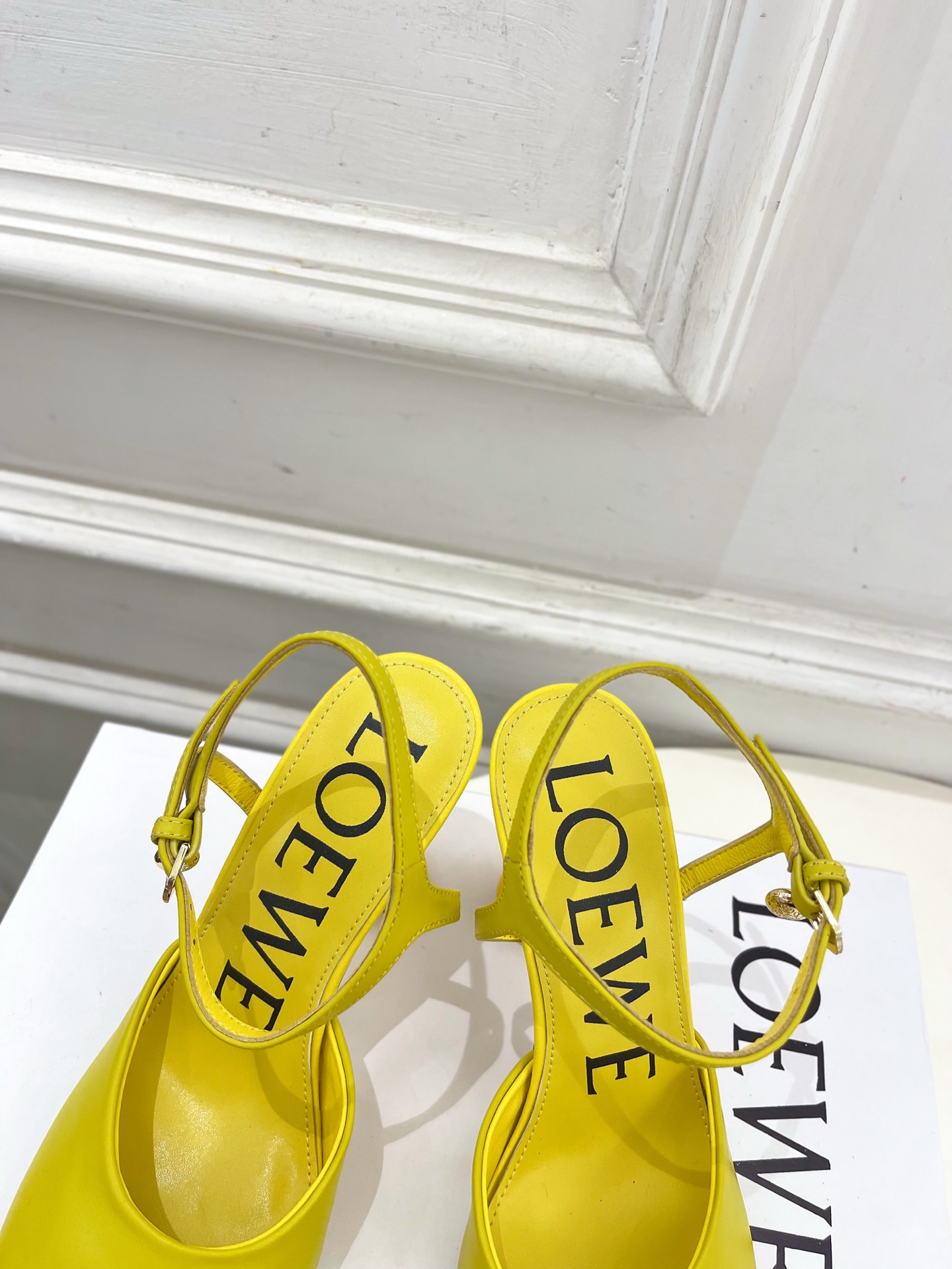 LOEWE 罗意威 2025秋冬新品 Toy 踝带芭蕾舞平底鞋、高跟鞋—————————LOEWE作为这