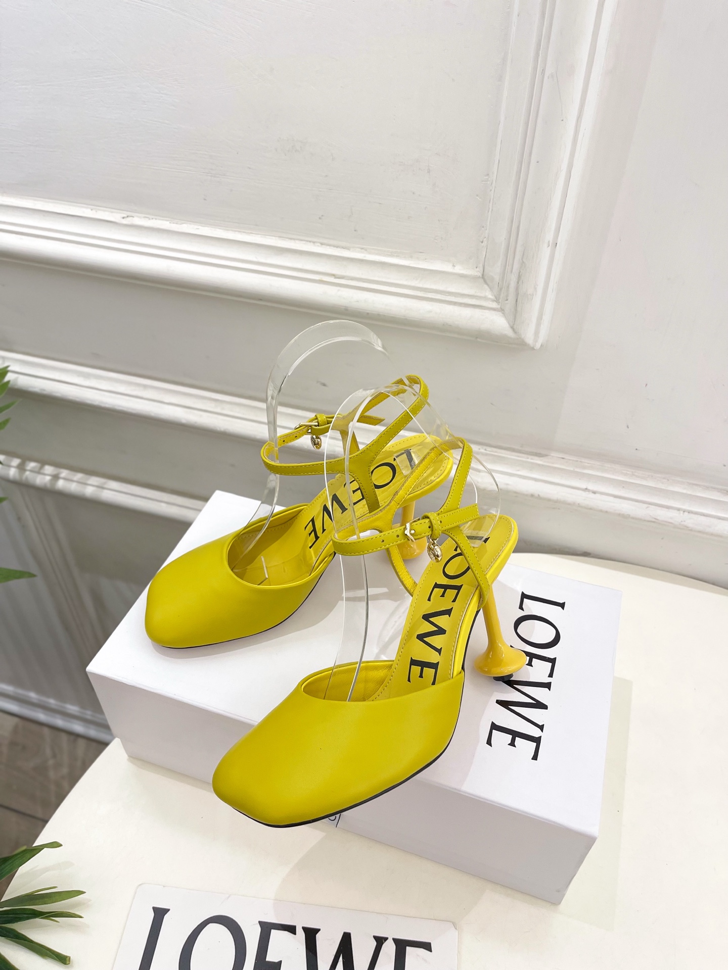 LOEWE 罗意威 2025秋冬新品 Toy 踝带芭蕾舞平底鞋、高跟鞋—————————LOEWE作为这