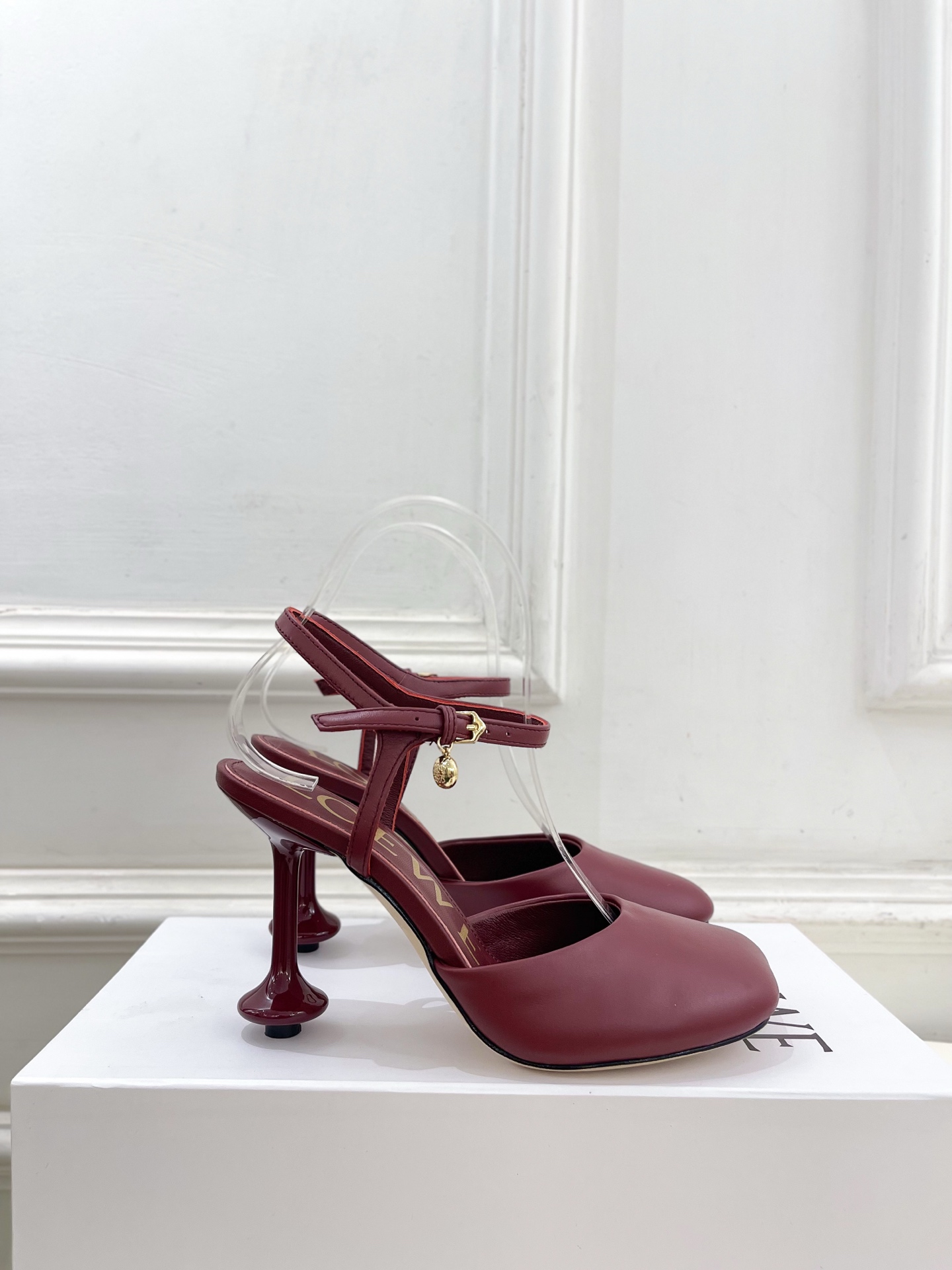 LOEWE 罗意威 2025秋冬新品 Toy 踝带芭蕾舞平底鞋、高跟鞋—————————LOEWE作为这