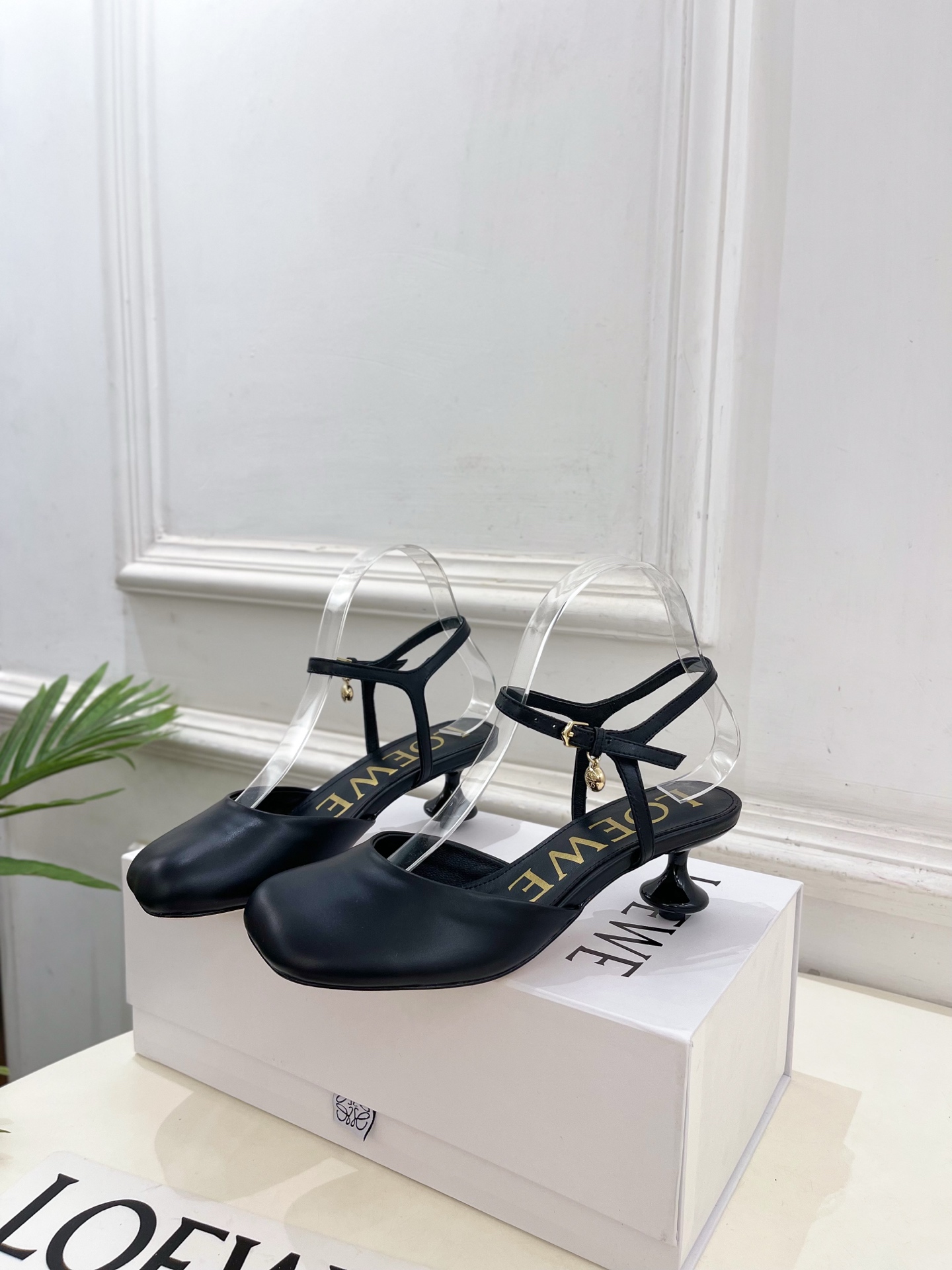 LOEWE 罗意威 2025秋冬新品 Toy 踝带芭蕾舞平底鞋、高跟鞋—————————LOEWE作为这