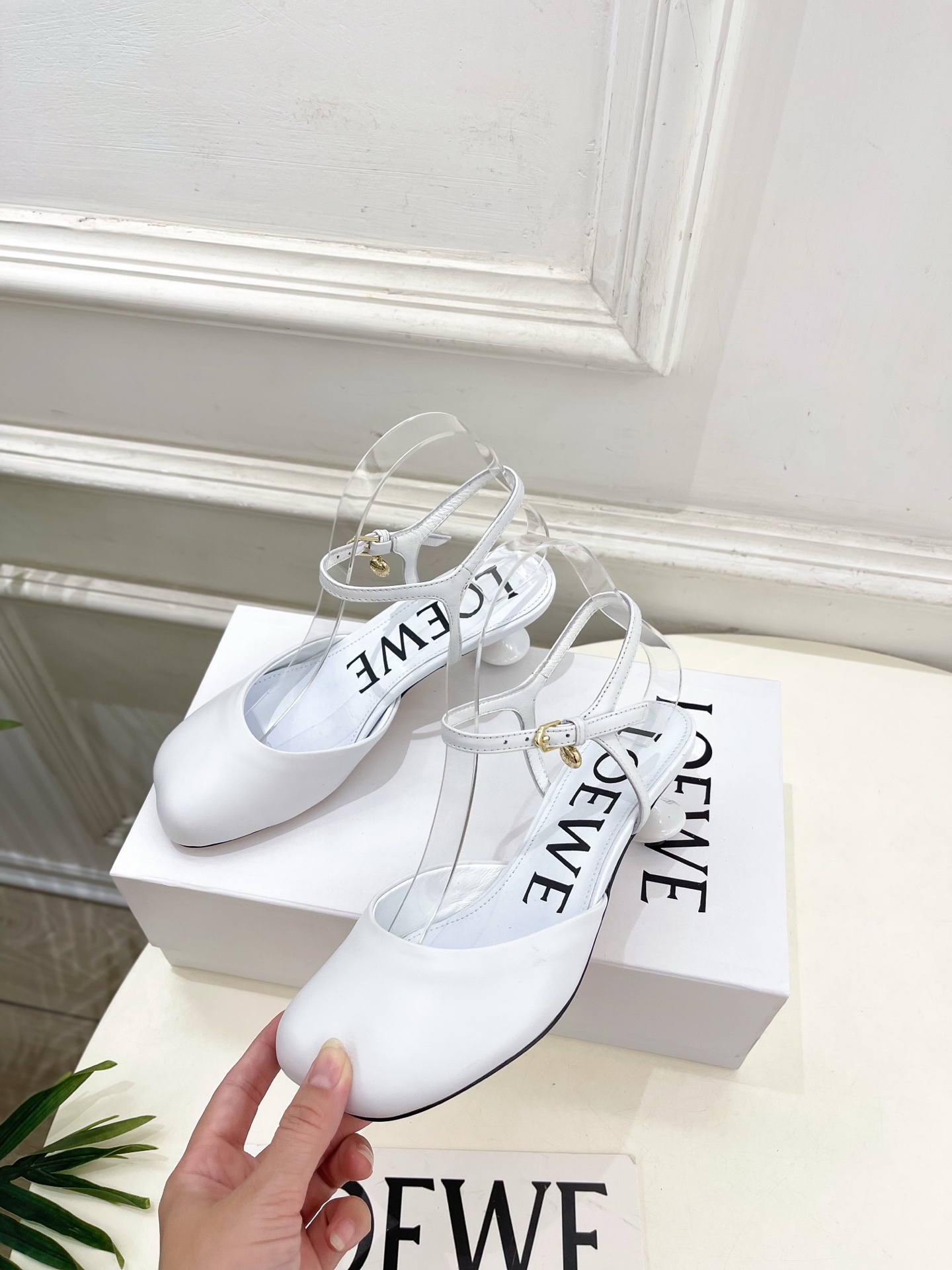LOEWE 罗意威 2025秋冬新品 Toy 踝带芭蕾舞平底鞋、高跟鞋—————————LOEWE作为这
