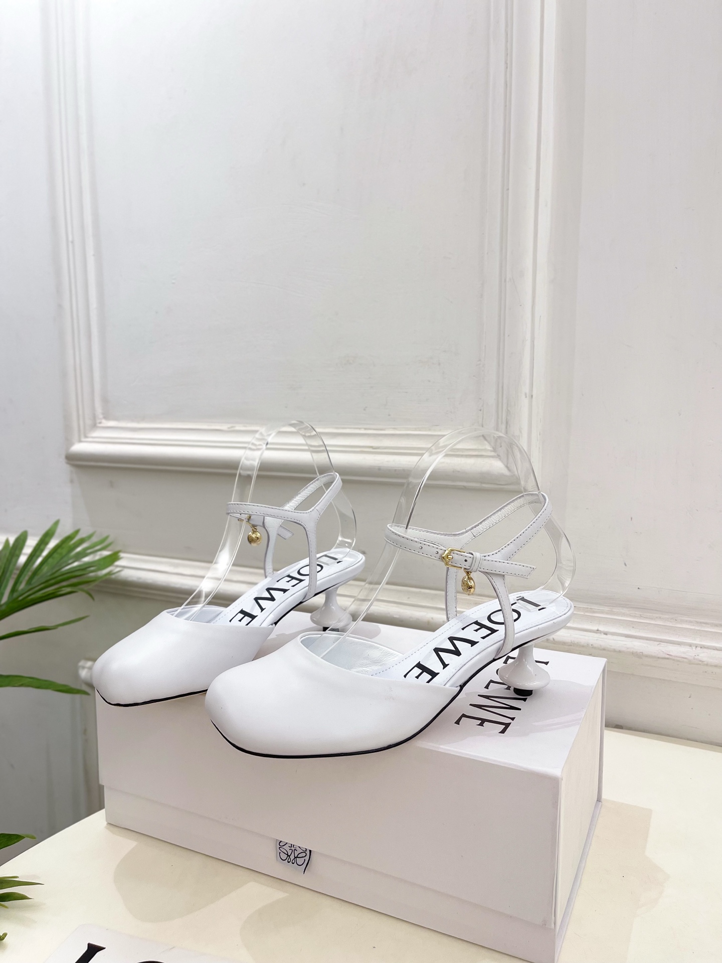 LOEWE 罗意威 2025秋冬新品 Toy 踝带芭蕾舞平底鞋、高跟鞋—————————LOEWE作为这