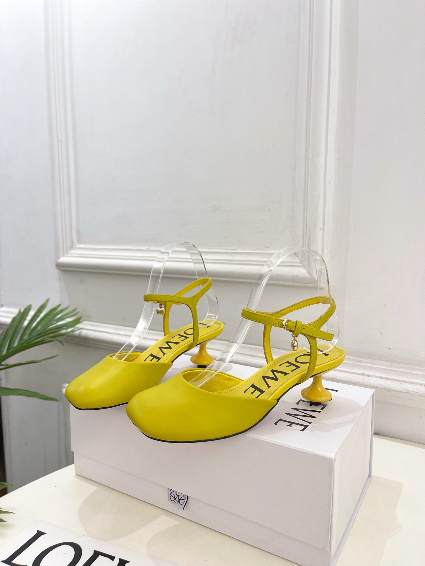 LOEWE 罗意威 2025秋冬新品 Toy 踝带芭蕾舞平底鞋、高跟鞋—————————LOEWE作为这