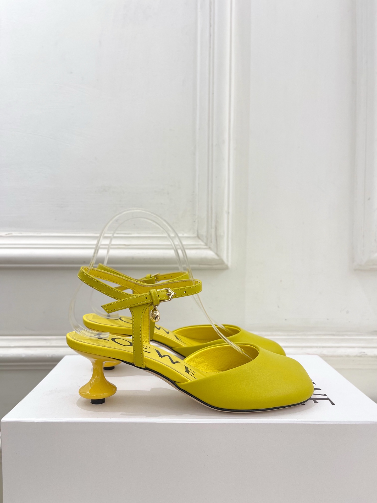 LOEWE 罗意威 2025秋冬新品 Toy 踝带芭蕾舞平底鞋、高跟鞋—————————LOEWE作为这