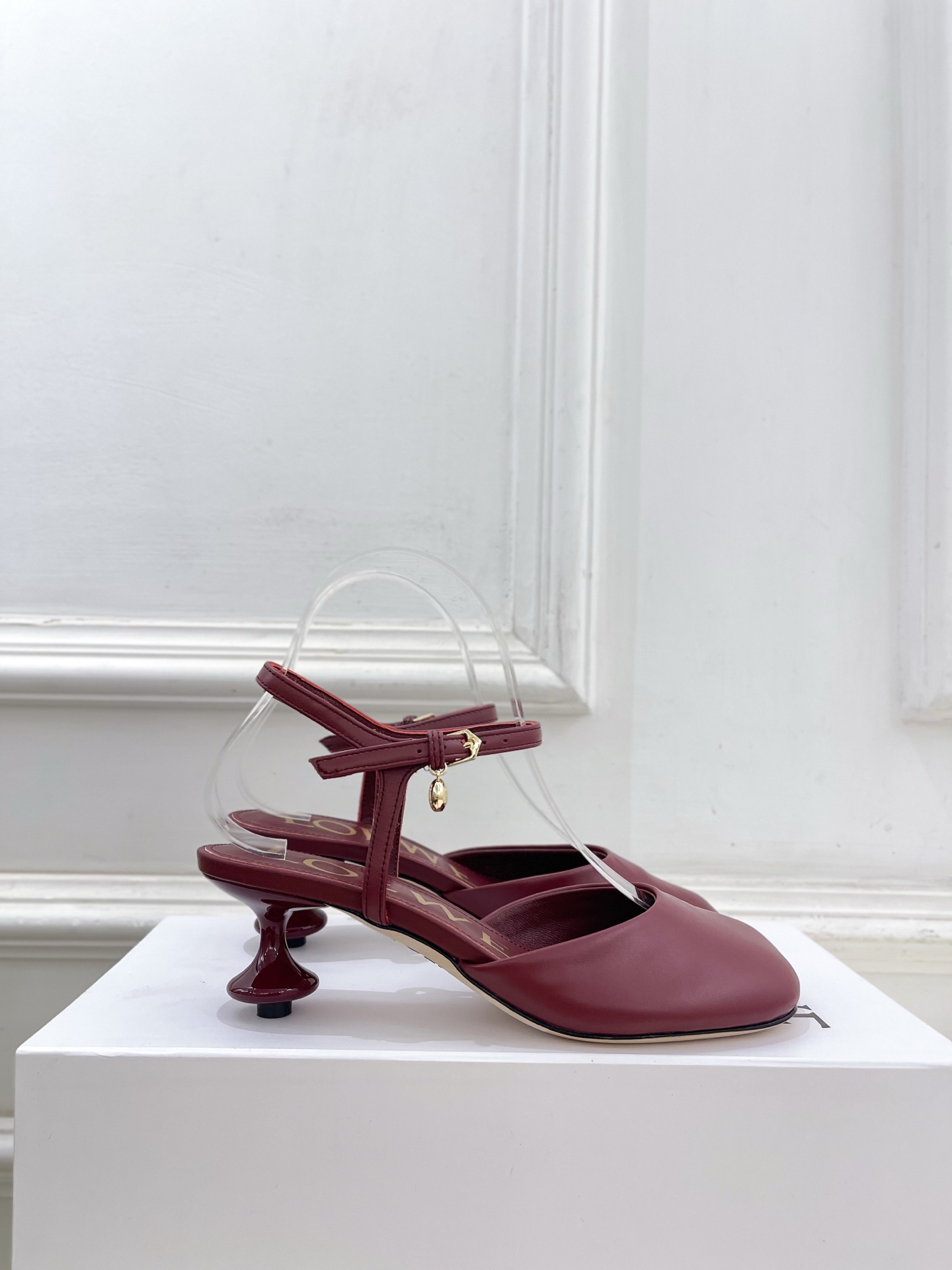 LOEWE 罗意威 2025秋冬新品 Toy 踝带芭蕾舞平底鞋、高跟鞋—————————LOEWE作为这