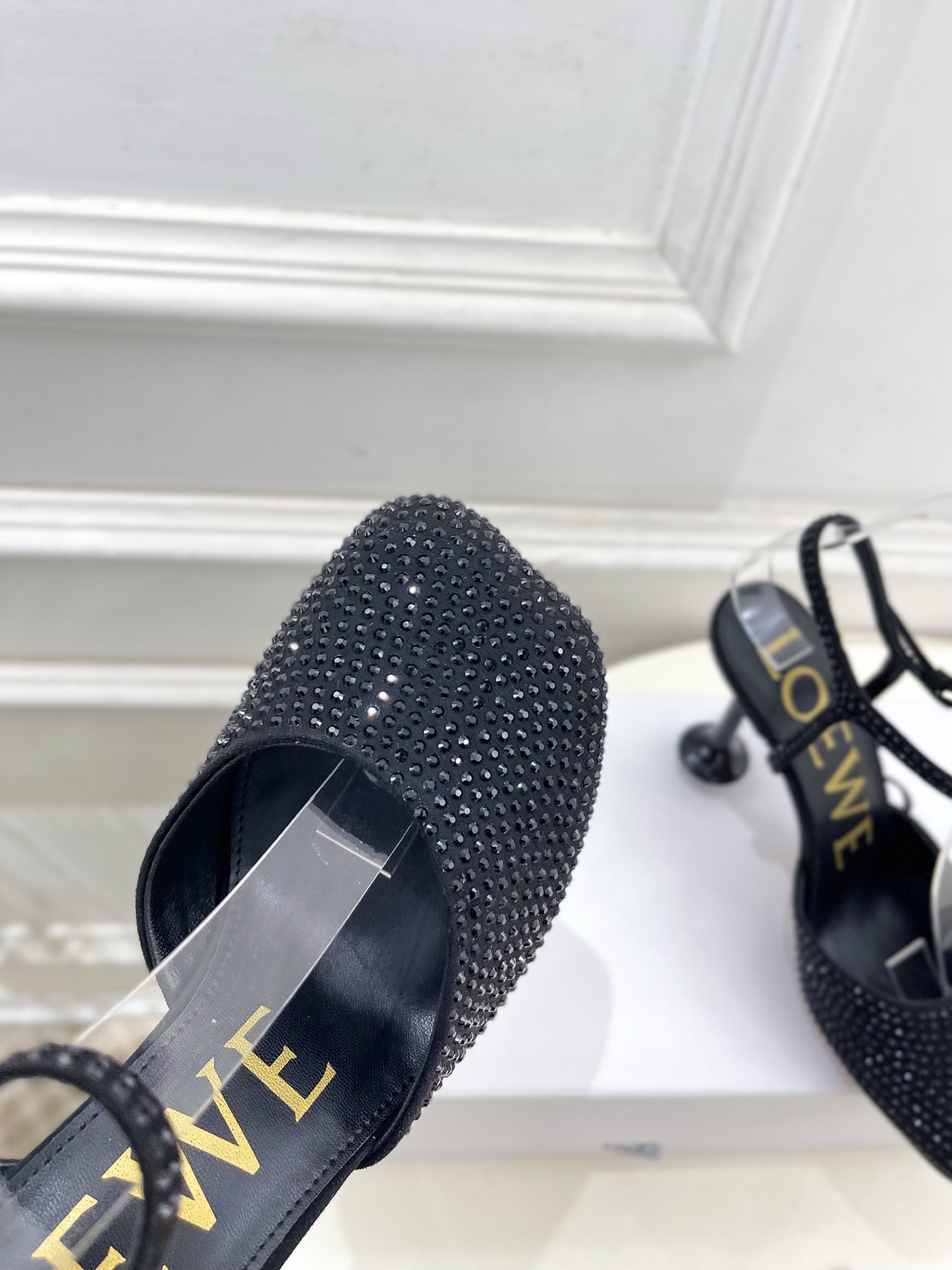 LOEWE 罗意威 2025秋冬新品 Toy踝带钻面芭蕾舞平底鞋、高跟鞋—————————LOEWE作为