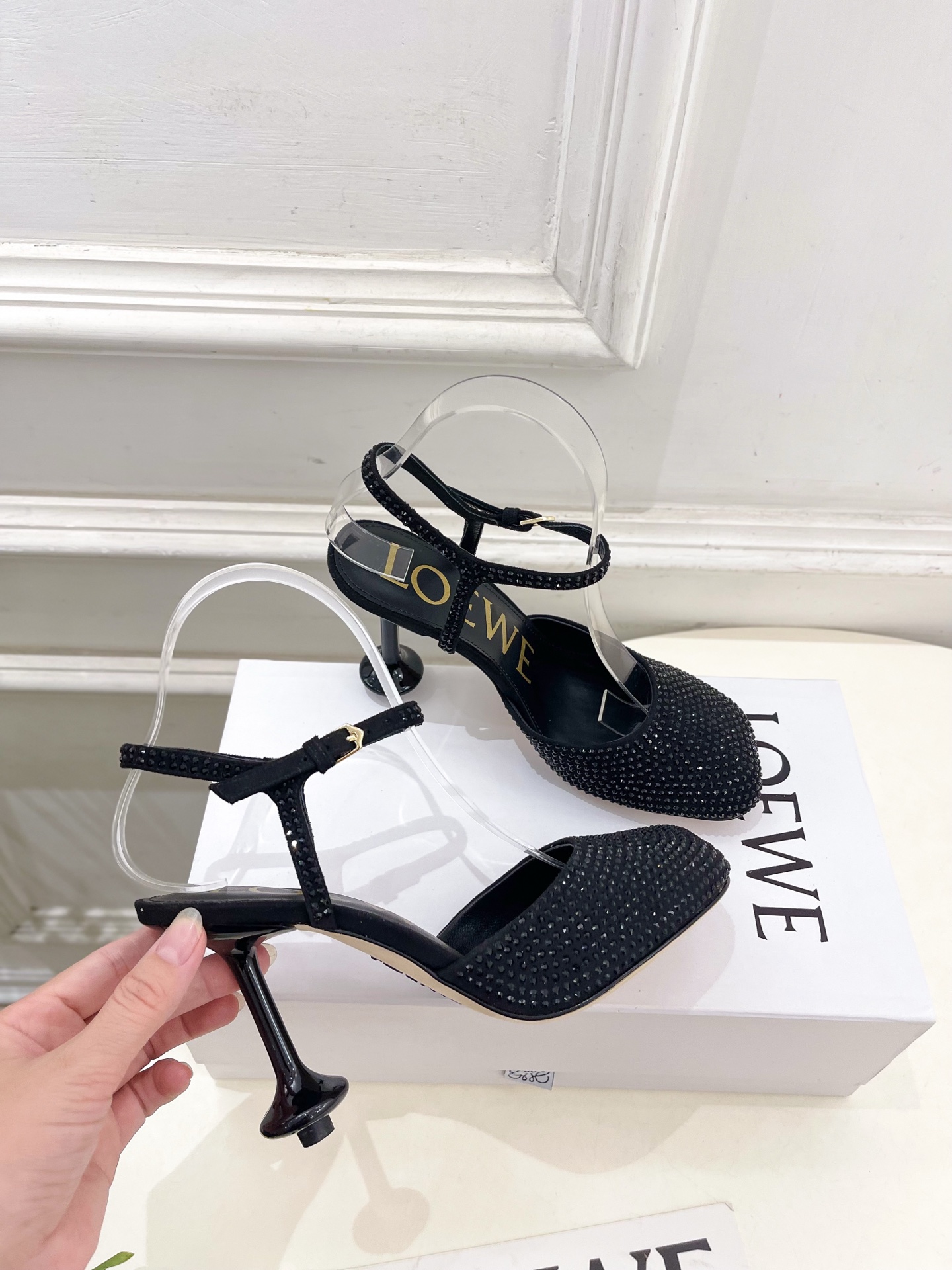 LOEWE 罗意威 2025秋冬新品 Toy踝带钻面芭蕾舞平底鞋、高跟鞋—————————LOEWE作为