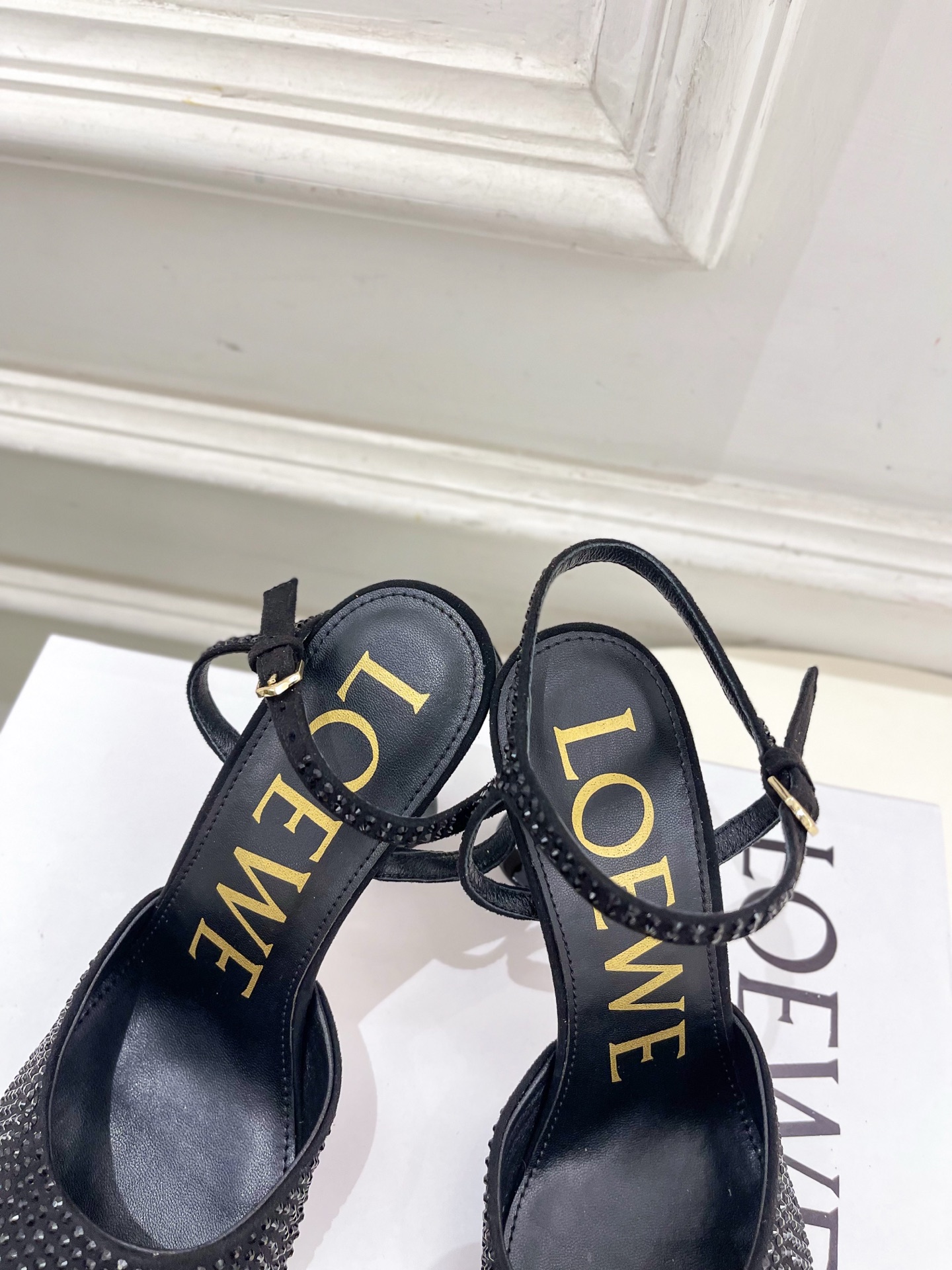 LOEWE 罗意威 2025秋冬新品 Toy踝带钻面芭蕾舞平底鞋、高跟鞋—————————LOEWE作为