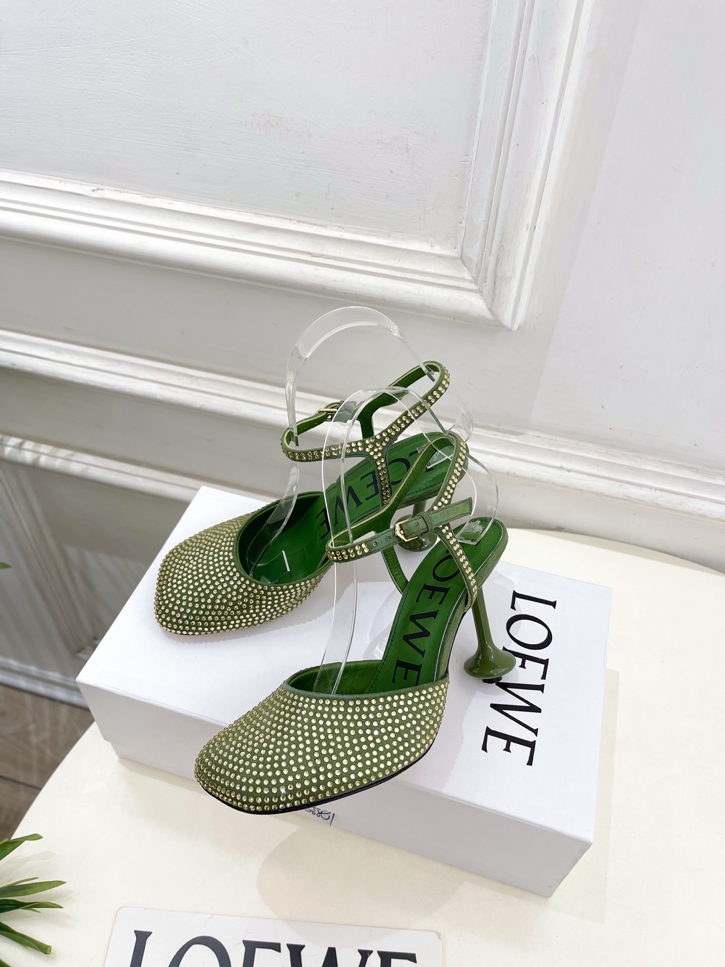 LOEWE 罗意威 2025秋冬新品 Toy踝带钻面芭蕾舞平底鞋、高跟鞋—————————LOEWE作为