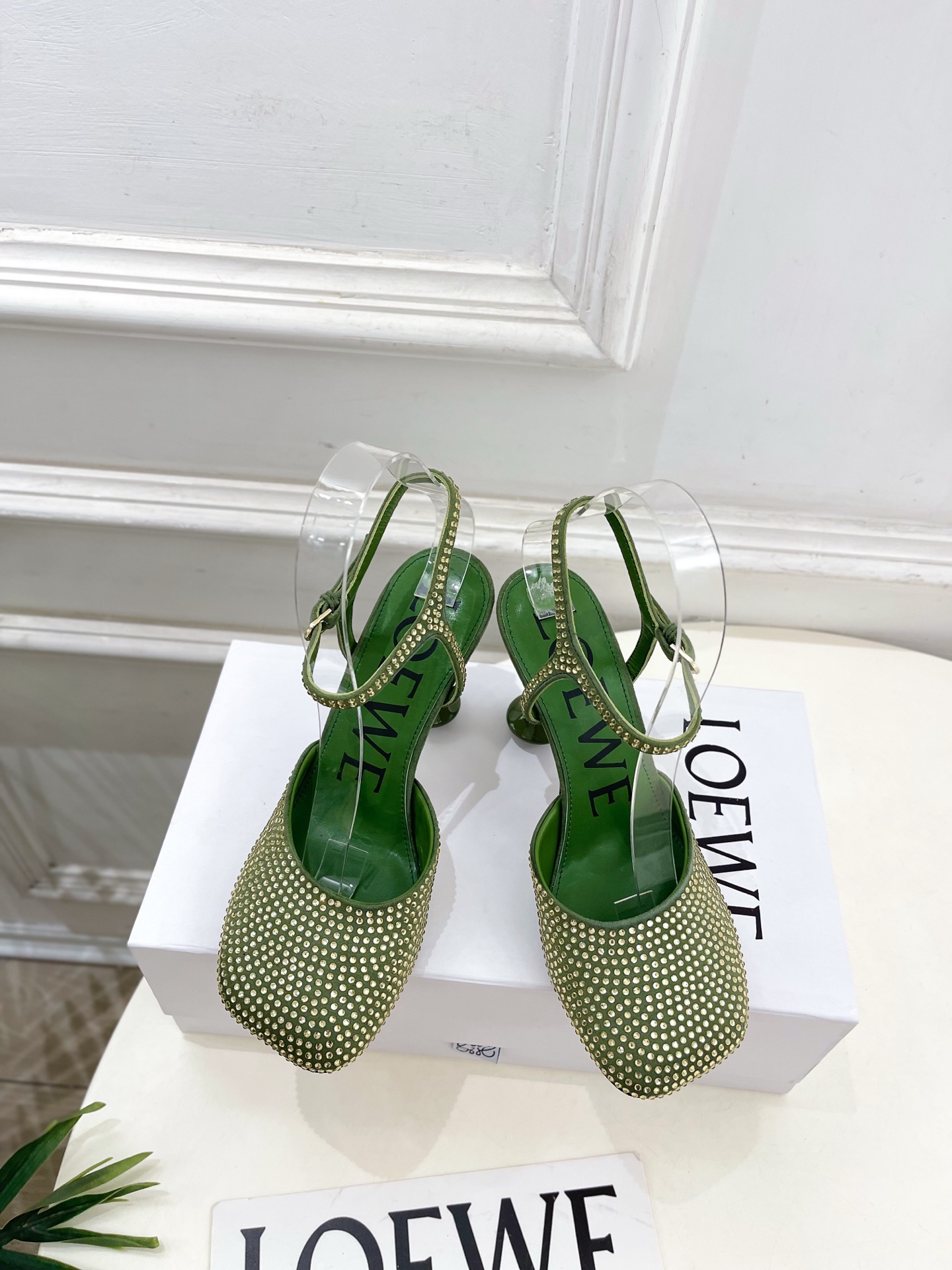 LOEWE 罗意威 2025秋冬新品 Toy踝带钻面芭蕾舞平底鞋、高跟鞋—————————LOEWE作为