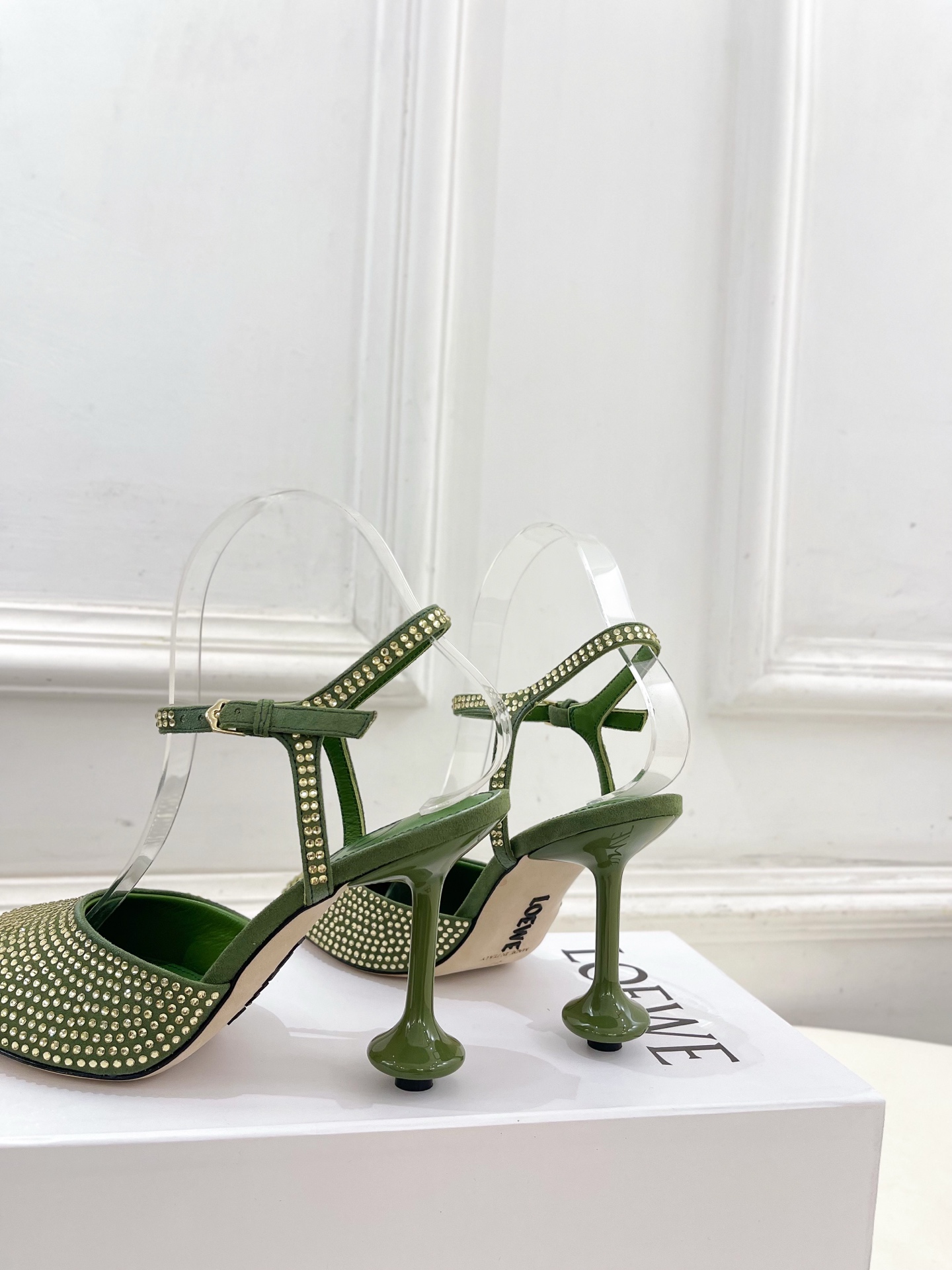LOEWE 罗意威 2025秋冬新品 Toy踝带钻面芭蕾舞平底鞋、高跟鞋—————————LOEWE作为