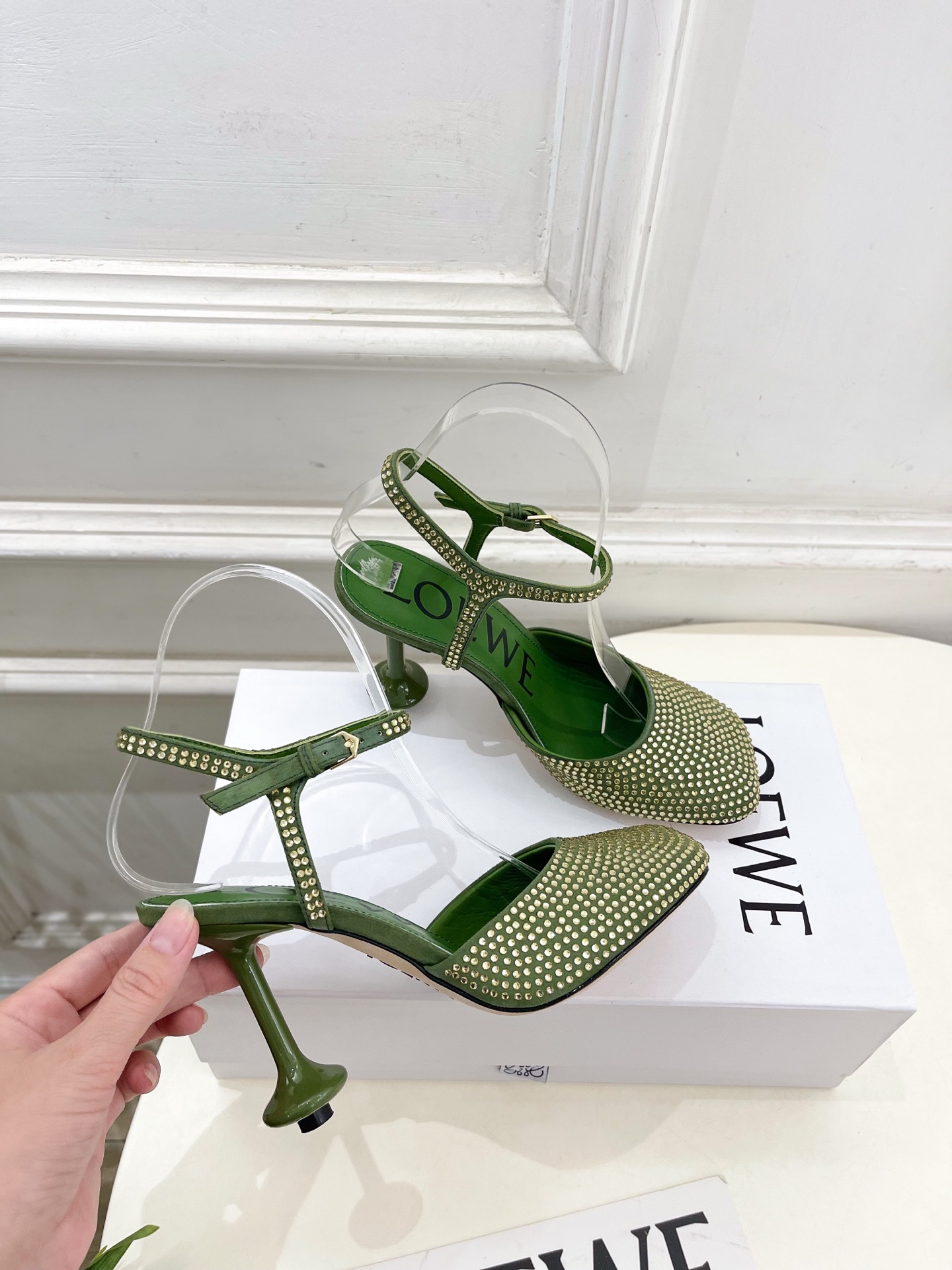 LOEWE 罗意威 2025秋冬新品 Toy踝带钻面芭蕾舞平底鞋、高跟鞋—————————LOEWE作为