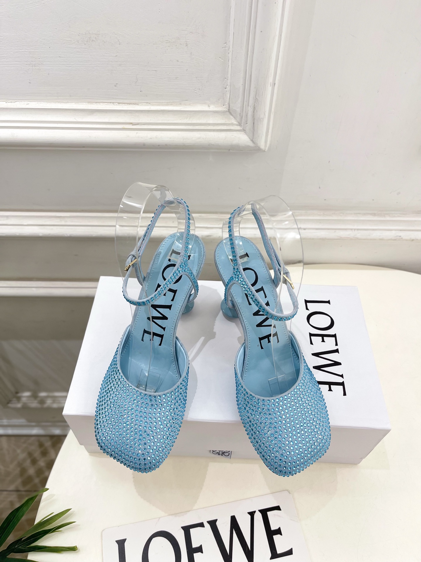 LOEWE 罗意威 2025秋冬新品 Toy踝带钻面芭蕾舞平底鞋、高跟鞋—————————LOEWE作为