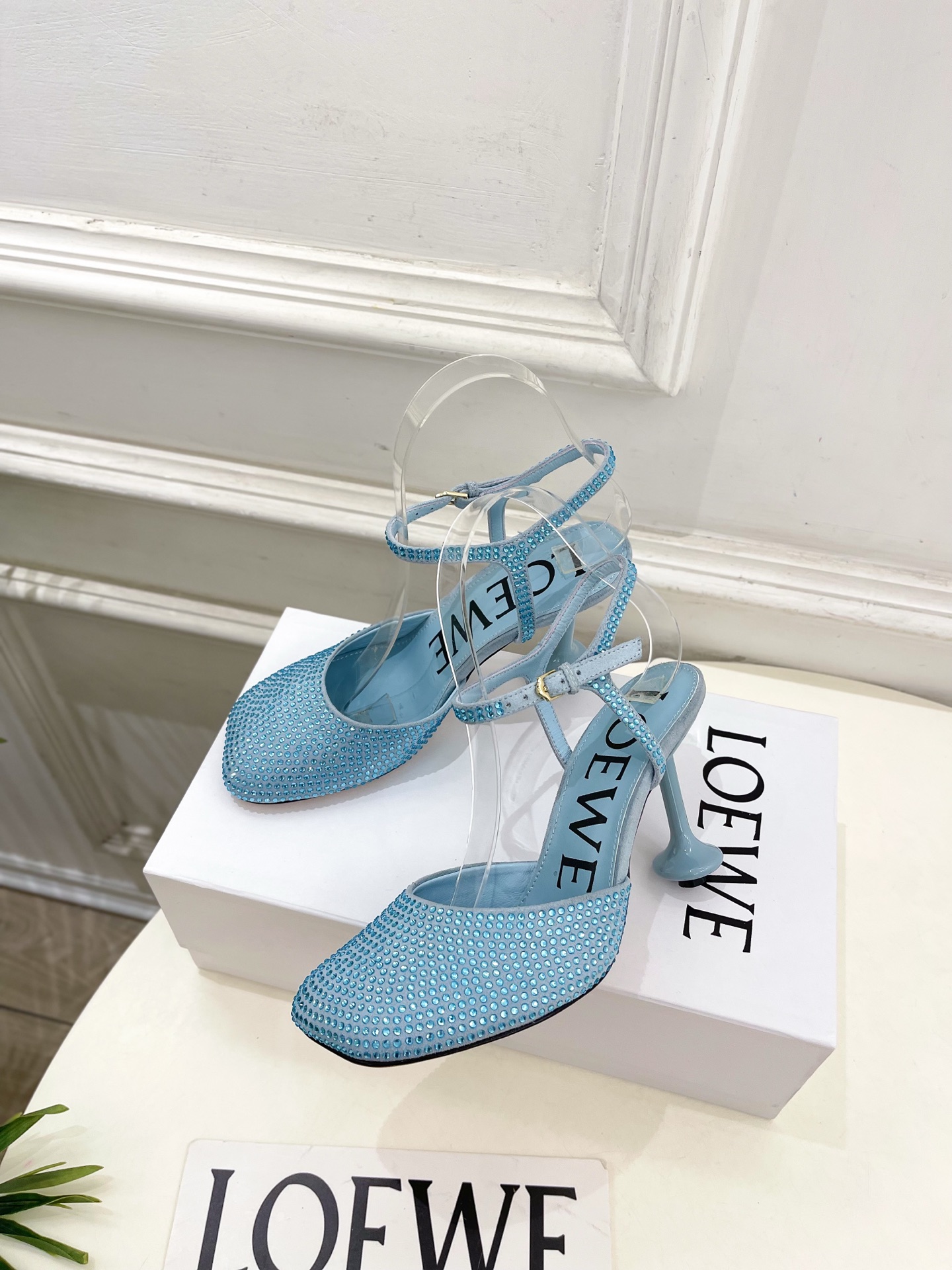 LOEWE 罗意威 2025秋冬新品 Toy踝带钻面芭蕾舞平底鞋、高跟鞋—————————LOEWE作为