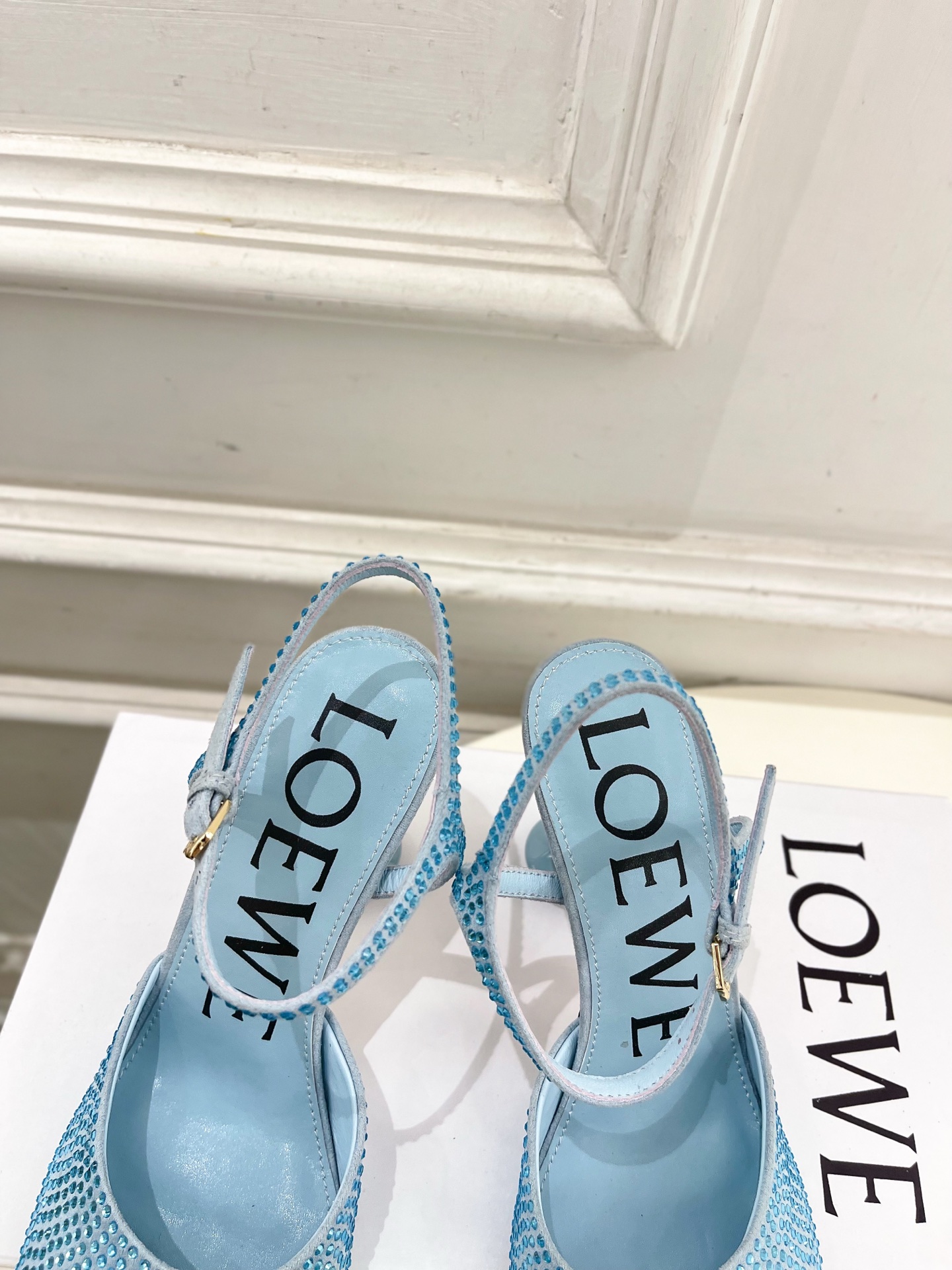 LOEWE 罗意威 2025秋冬新品 Toy踝带钻面芭蕾舞平底鞋、高跟鞋—————————LOEWE作为