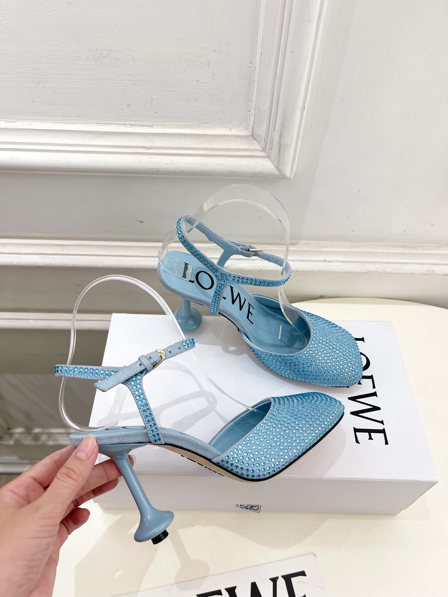 LOEWE 罗意威 2025秋冬新品 Toy踝带钻面芭蕾舞平底鞋、高跟鞋—————————LOEWE作为