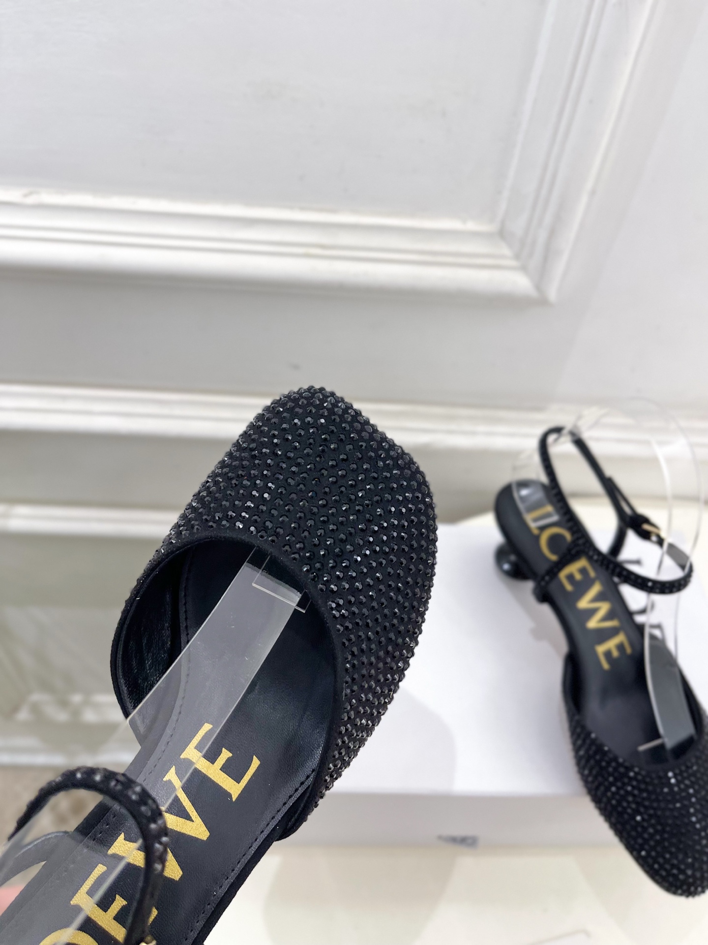 LOEWE 罗意威 2025秋冬新品 Toy踝带钻面芭蕾舞平底鞋、高跟鞋—————————LOEWE作为