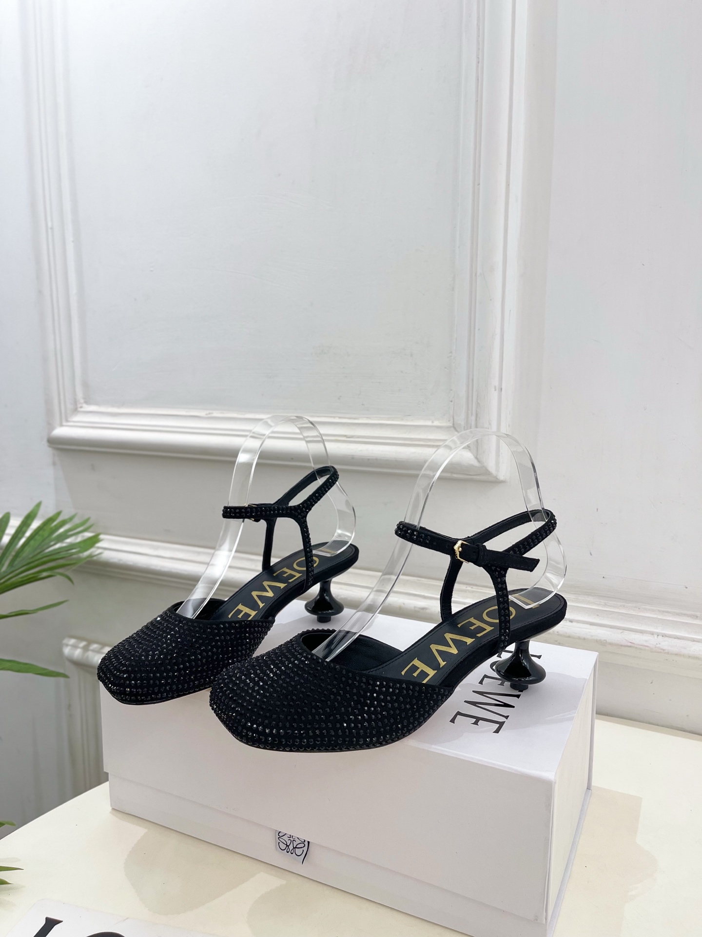 LOEWE 罗意威 2025秋冬新品 Toy踝带钻面芭蕾舞平底鞋、高跟鞋—————————LOEWE作为