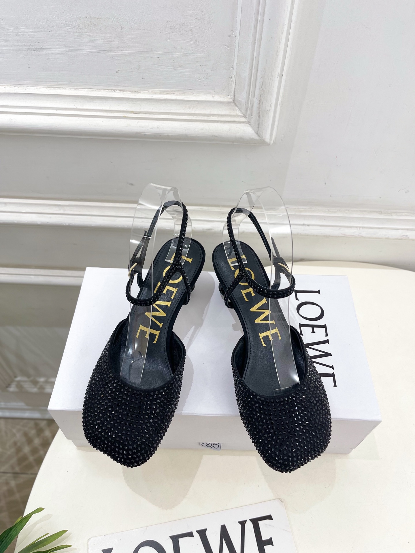 LOEWE 罗意威 2025秋冬新品 Toy踝带钻面芭蕾舞平底鞋、高跟鞋—————————LOEWE作为