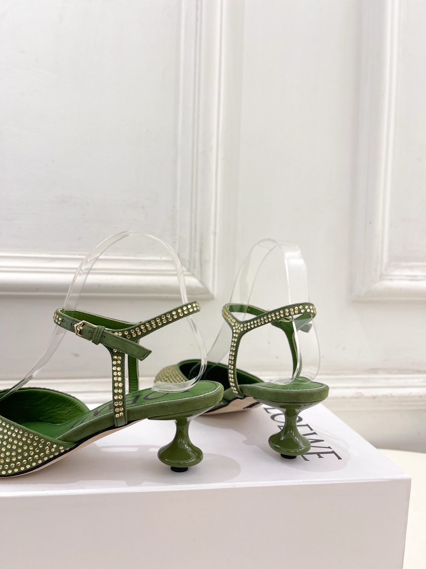 LOEWE 罗意威 2025秋冬新品 Toy踝带钻面芭蕾舞平底鞋、高跟鞋—————————LOEWE作为