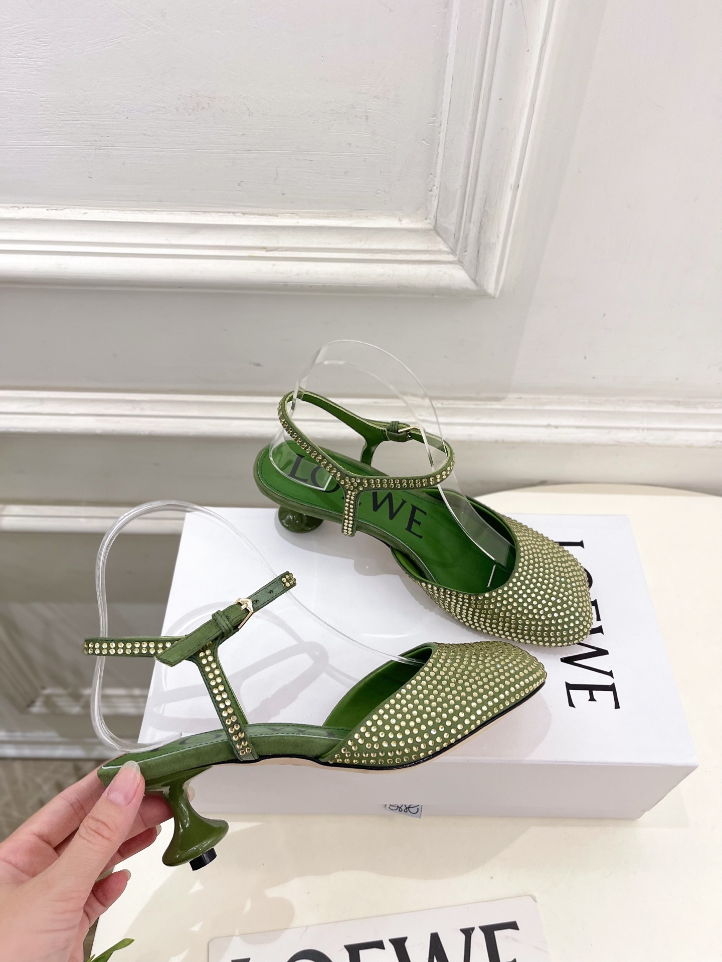 LOEWE 罗意威 2025秋冬新品 Toy踝带钻面芭蕾舞平底鞋、高跟鞋—————————LOEWE作为