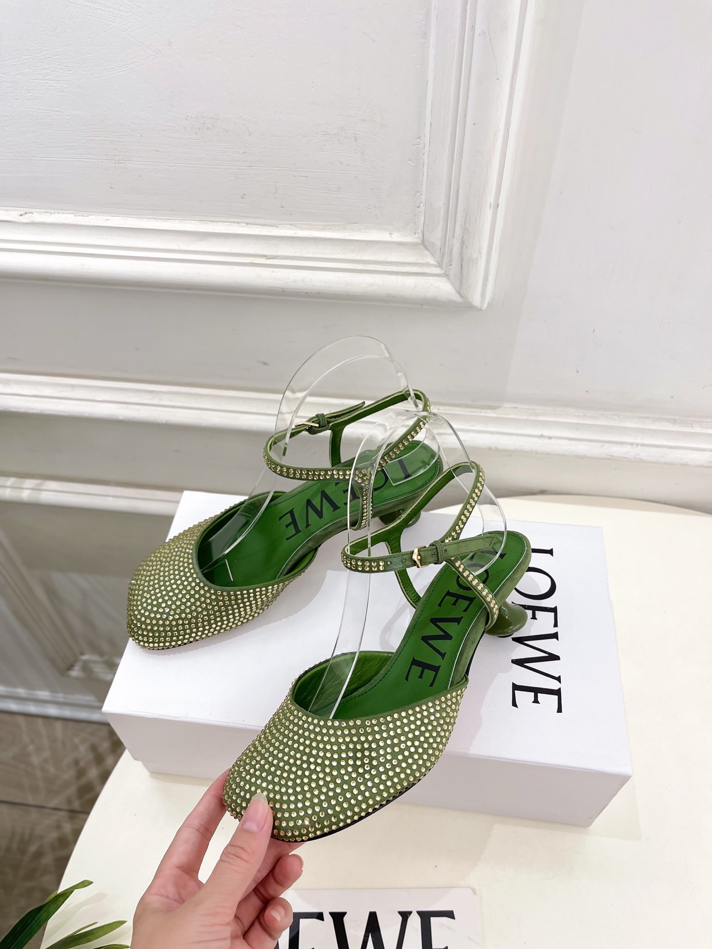 LOEWE 罗意威 2025秋冬新品 Toy踝带钻面芭蕾舞平底鞋、高跟鞋—————————LOEWE作为