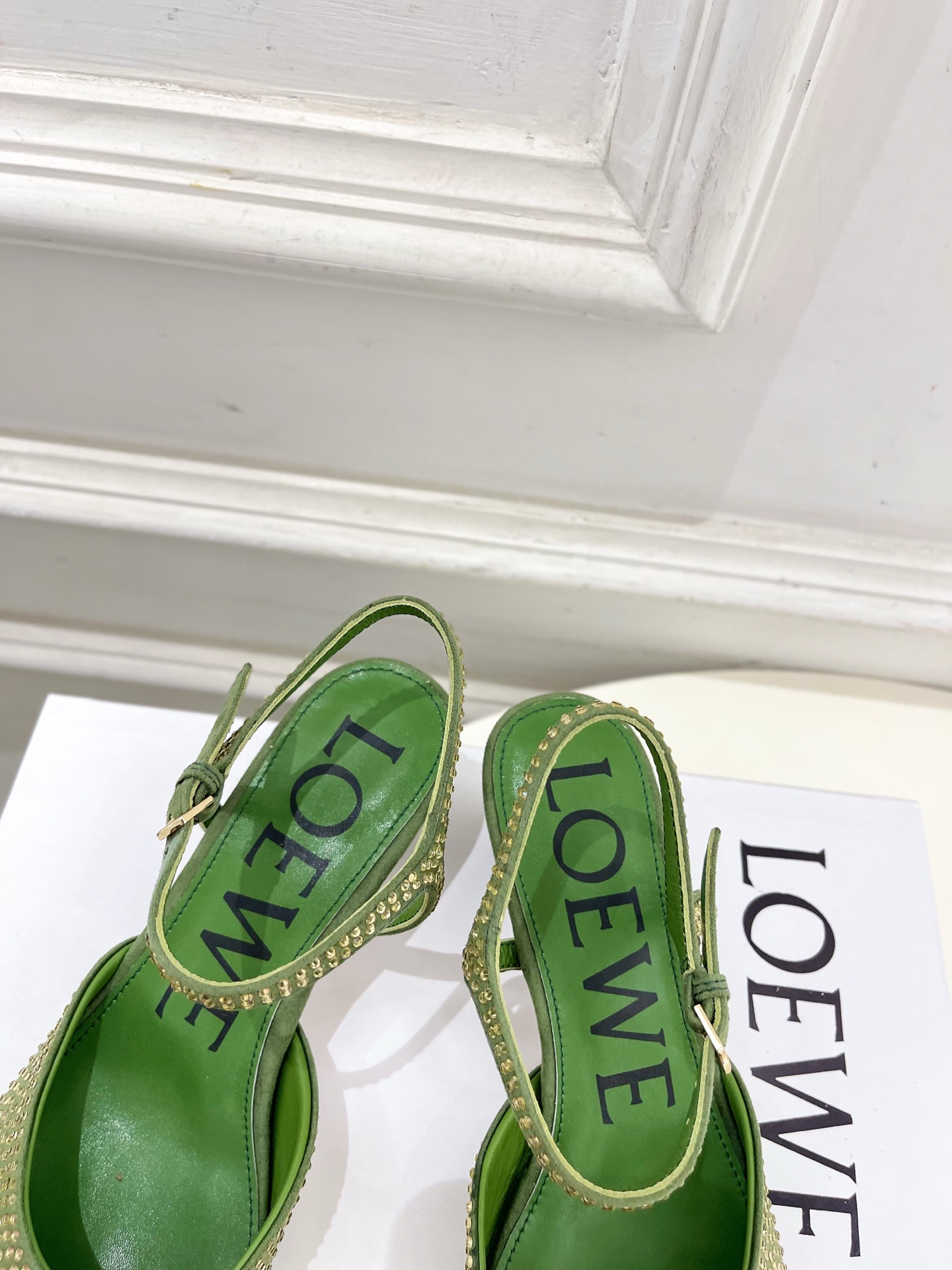 LOEWE 罗意威 2025秋冬新品 Toy踝带钻面芭蕾舞平底鞋、高跟鞋—————————LOEWE作为
