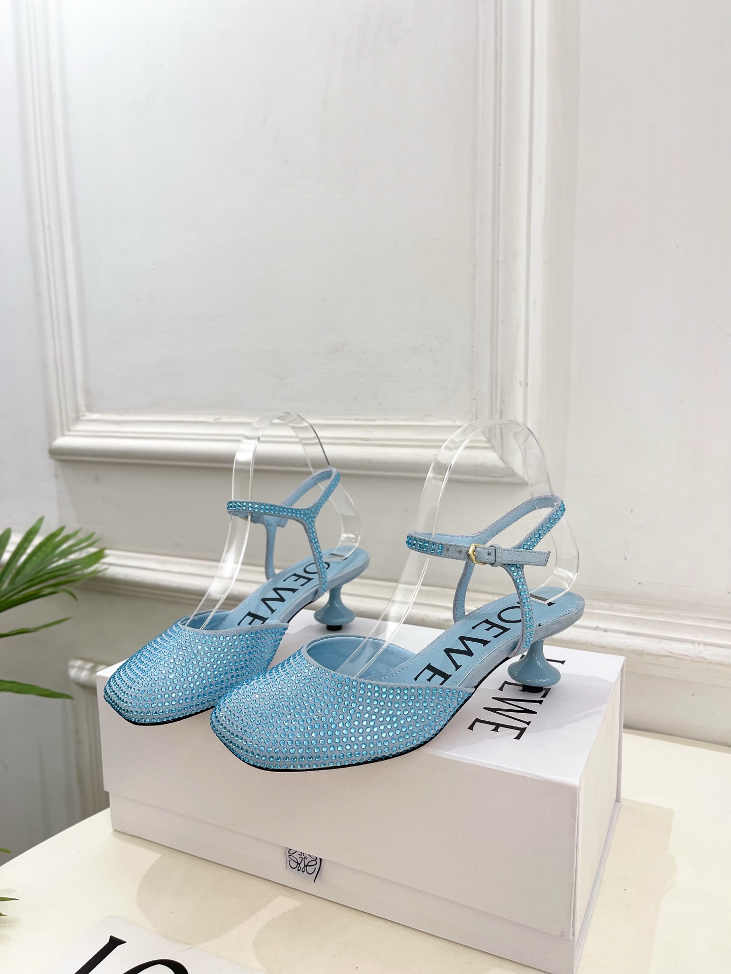 LOEWE 罗意威 2025秋冬新品 Toy踝带钻面芭蕾舞平底鞋、高跟鞋—————————LOEWE作为