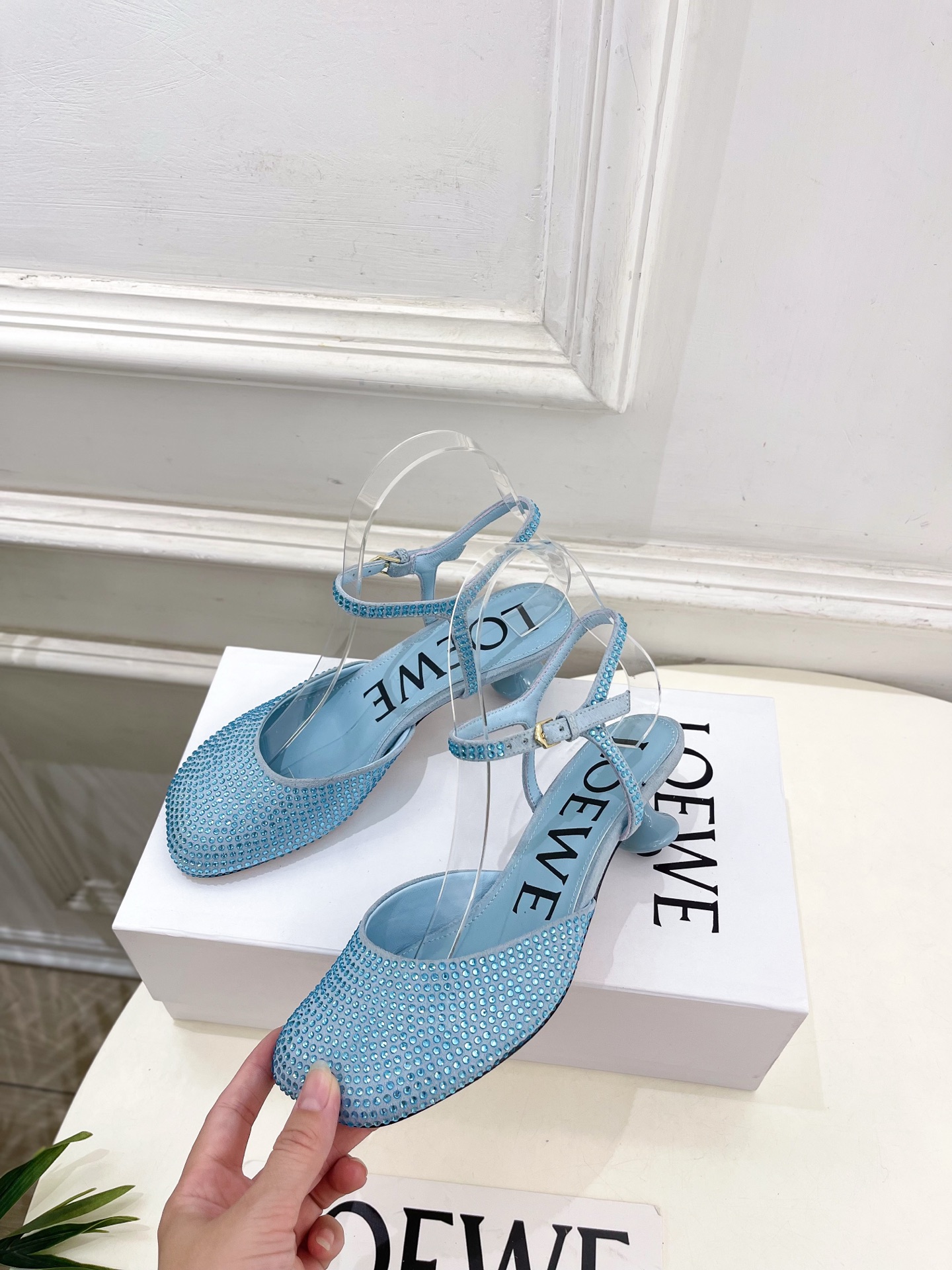 LOEWE 罗意威 2025秋冬新品 Toy踝带钻面芭蕾舞平底鞋、高跟鞋—————————LOEWE作为