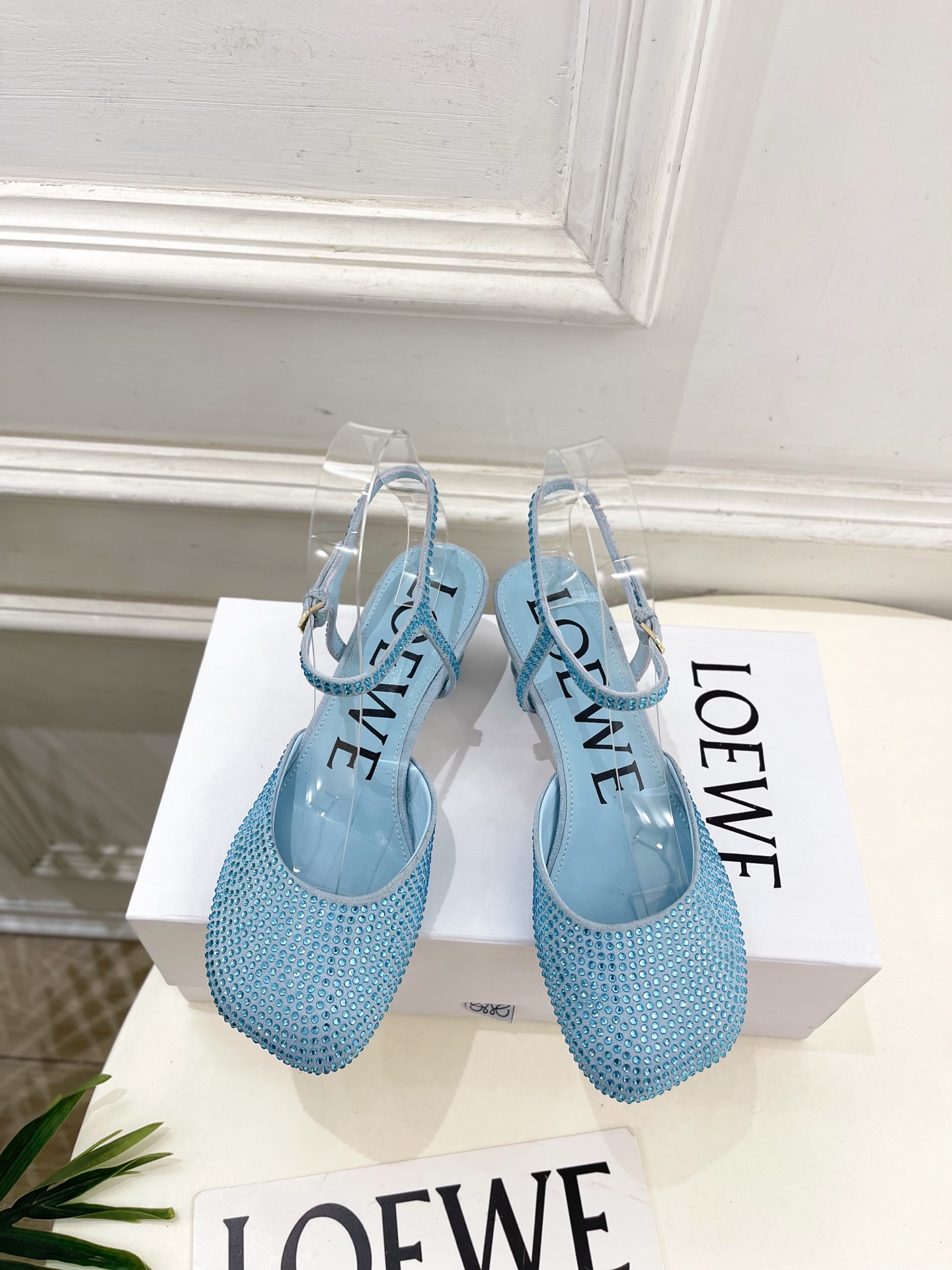 LOEWE 罗意威 2025秋冬新品 Toy踝带钻面芭蕾舞平底鞋、高跟鞋—————————LOEWE作为