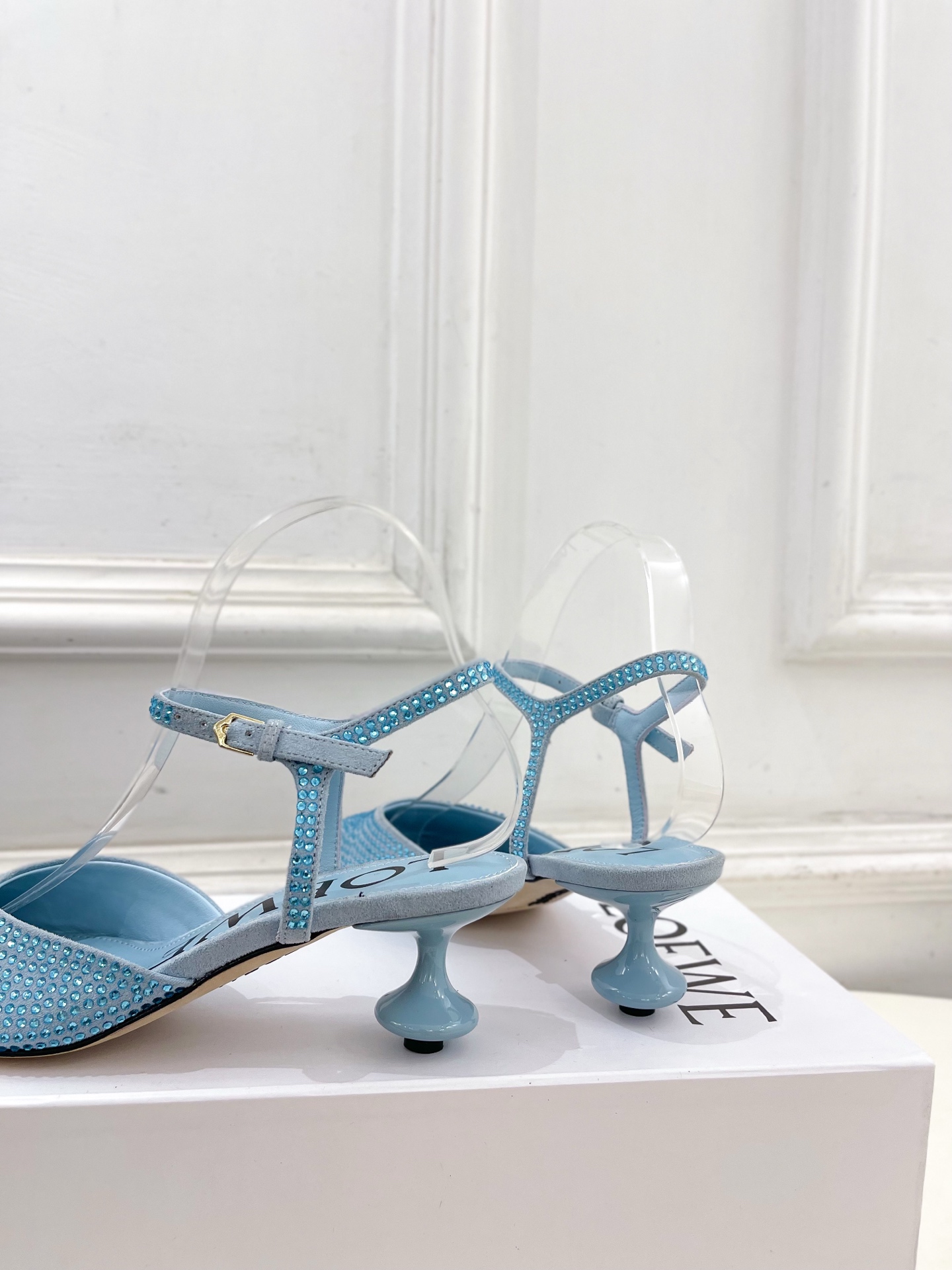 LOEWE 罗意威 2025秋冬新品 Toy踝带钻面芭蕾舞平底鞋、高跟鞋—————————LOEWE作为