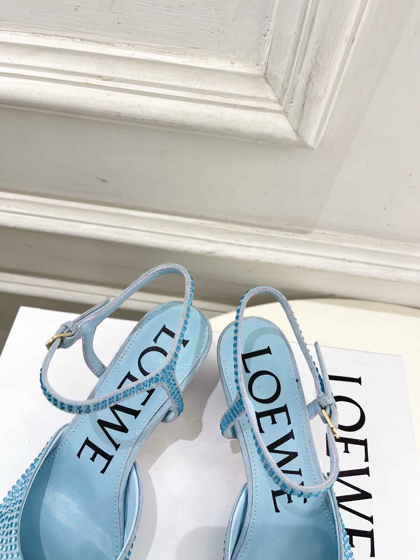 LOEWE 罗意威 2025秋冬新品 Toy踝带钻面芭蕾舞平底鞋、高跟鞋—————————LOEWE作为