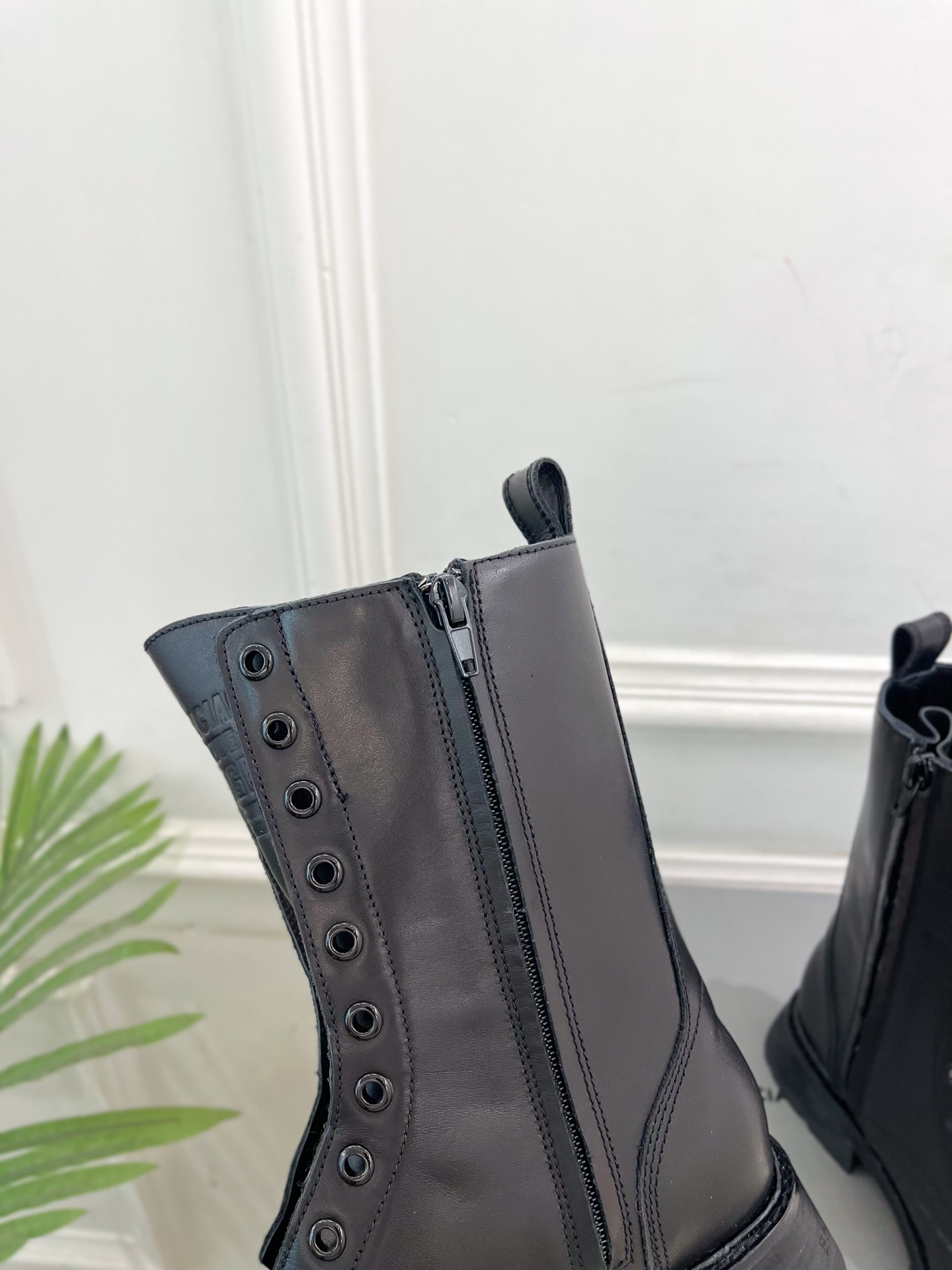 Balenciaga | 巴黎世家 25𝐬𝐬 ⭐️2025秋冬新品情侣款厚底机车马丁靴超火爆 众明星网红