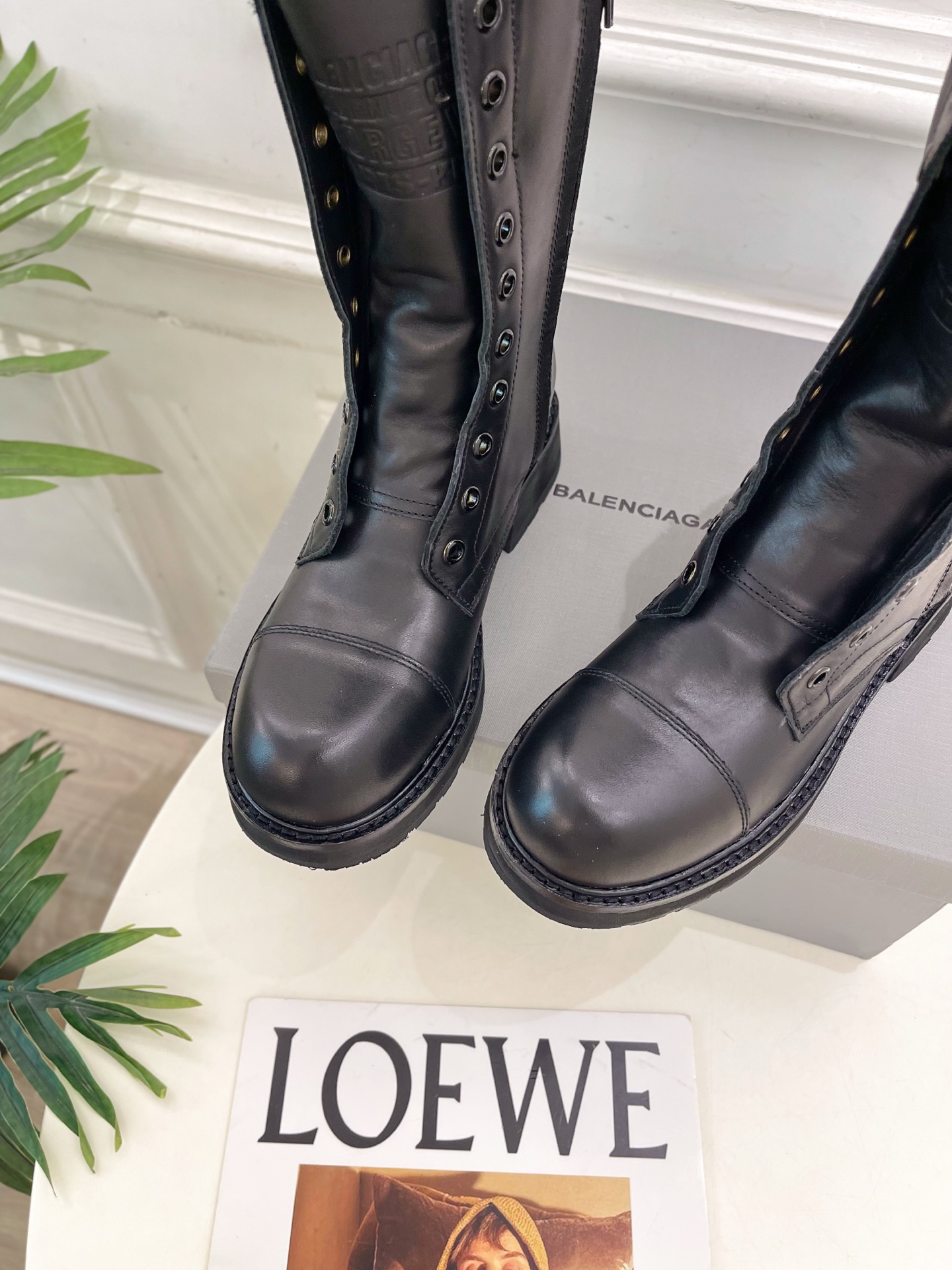 Balenciaga | 巴黎世家 25𝐬𝐬 ⭐️2025秋冬新品情侣款厚底机车马丁靴超火爆 众明星网红