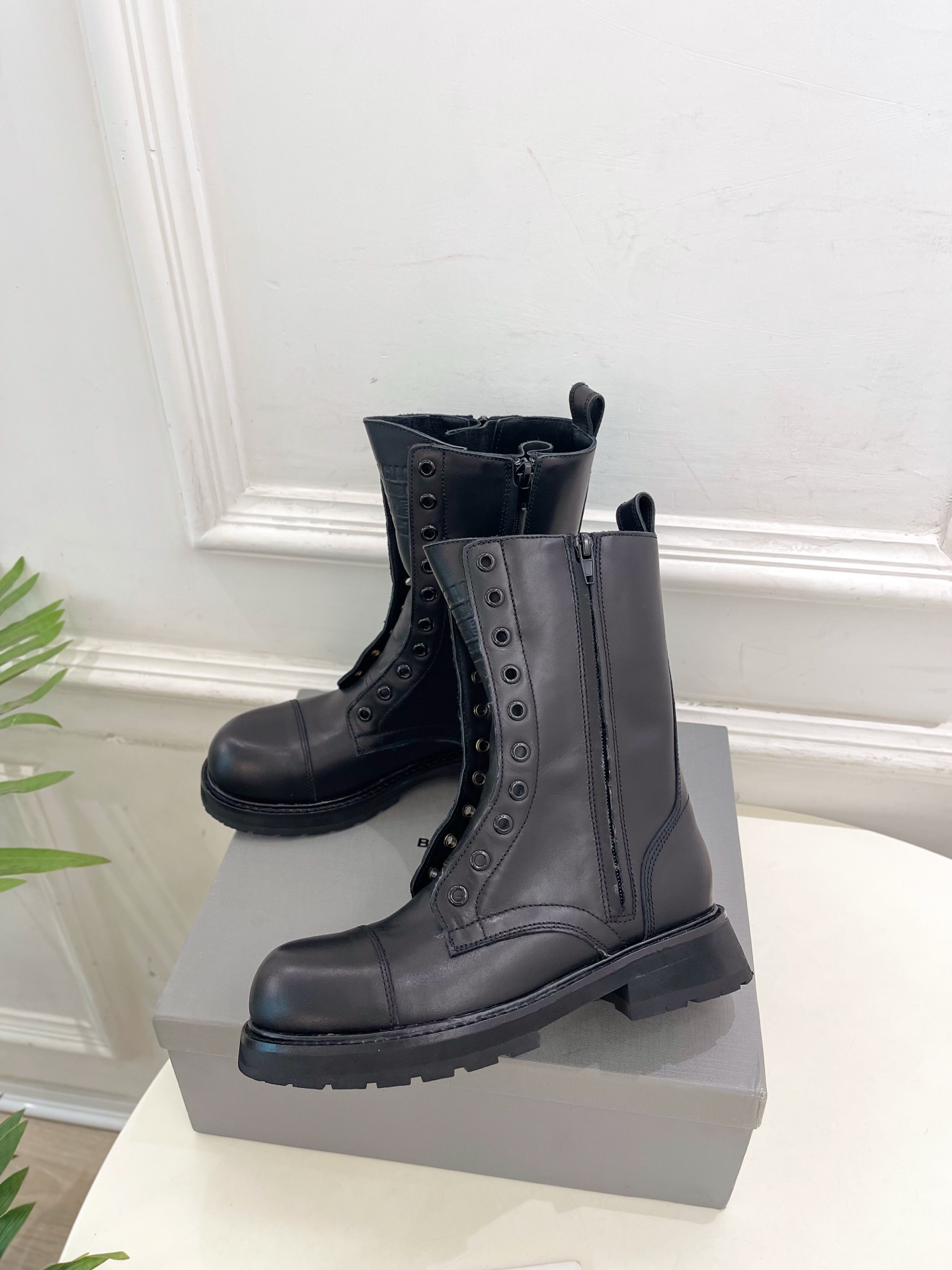 Balenciaga | 巴黎世家 25𝐬𝐬 ⭐️2025秋冬新品情侣款厚底机车马丁靴超火爆 众明星网红