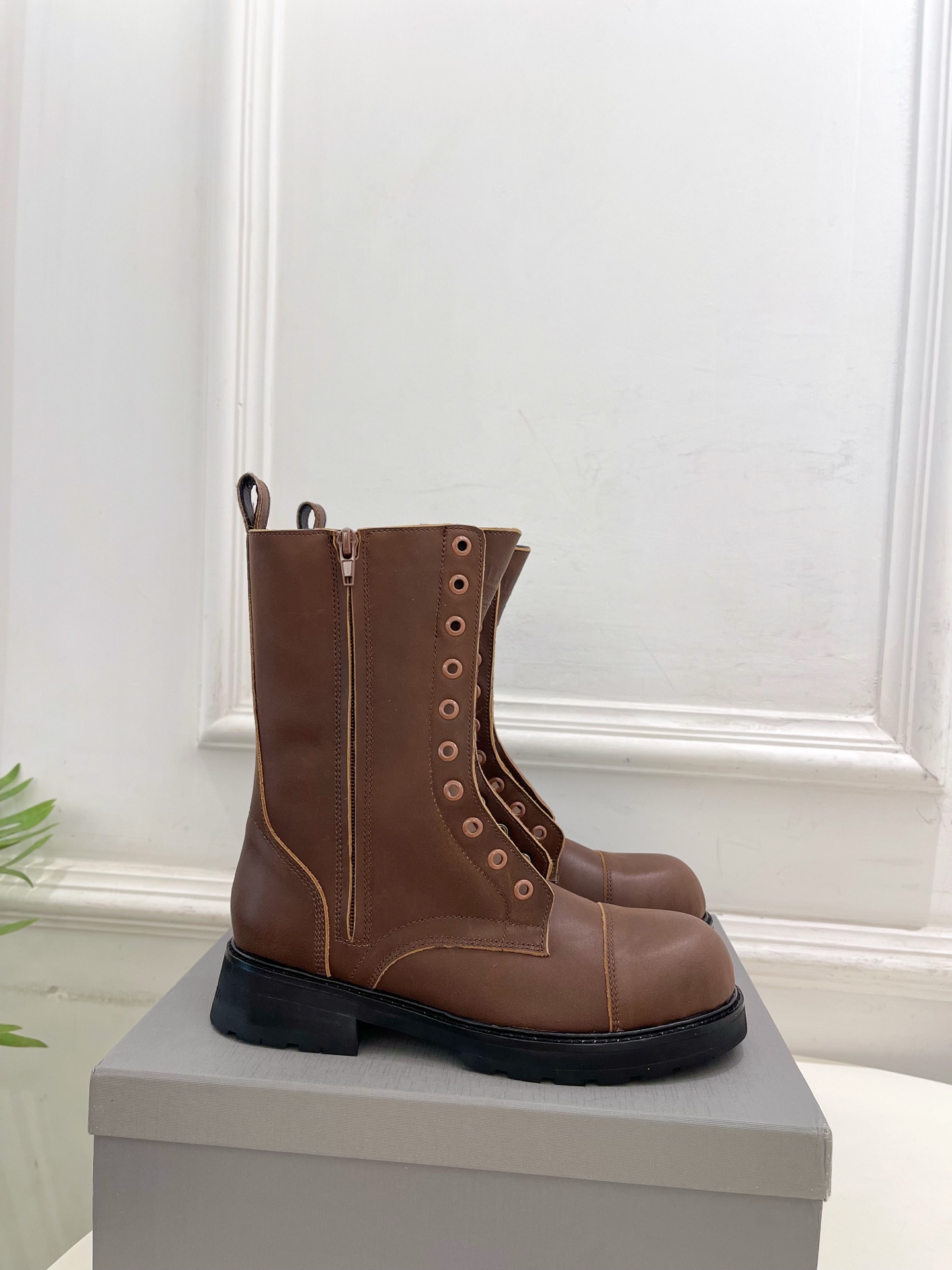 Balenciaga | 巴黎世家 25𝐬𝐬 ⭐️2025秋冬新品情侣款厚底机车马丁靴超火爆 众明星网红