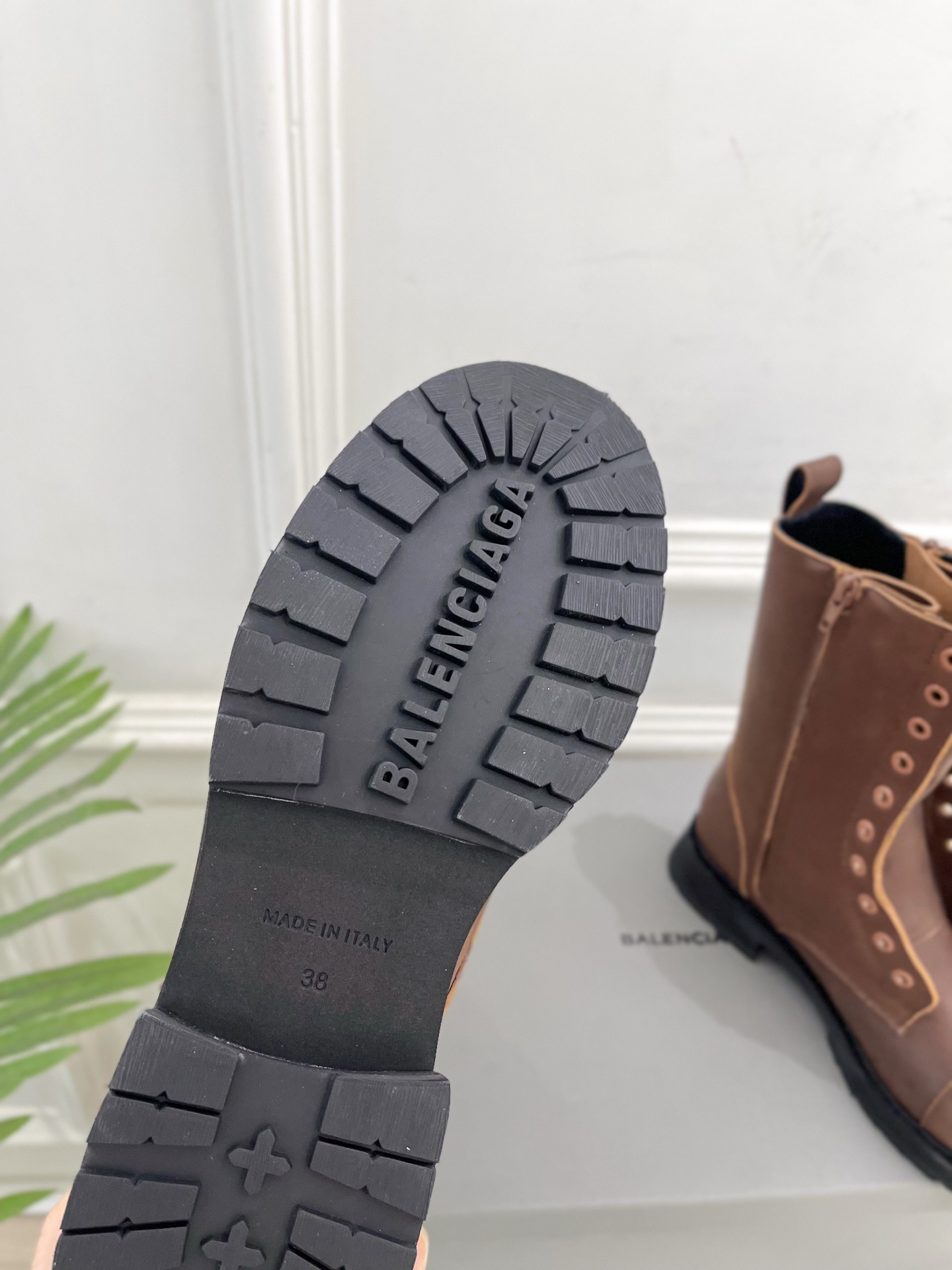 Balenciaga | 巴黎世家 25𝐬𝐬 ⭐️2025秋冬新品情侣款厚底机车马丁靴超火爆 众明星网红