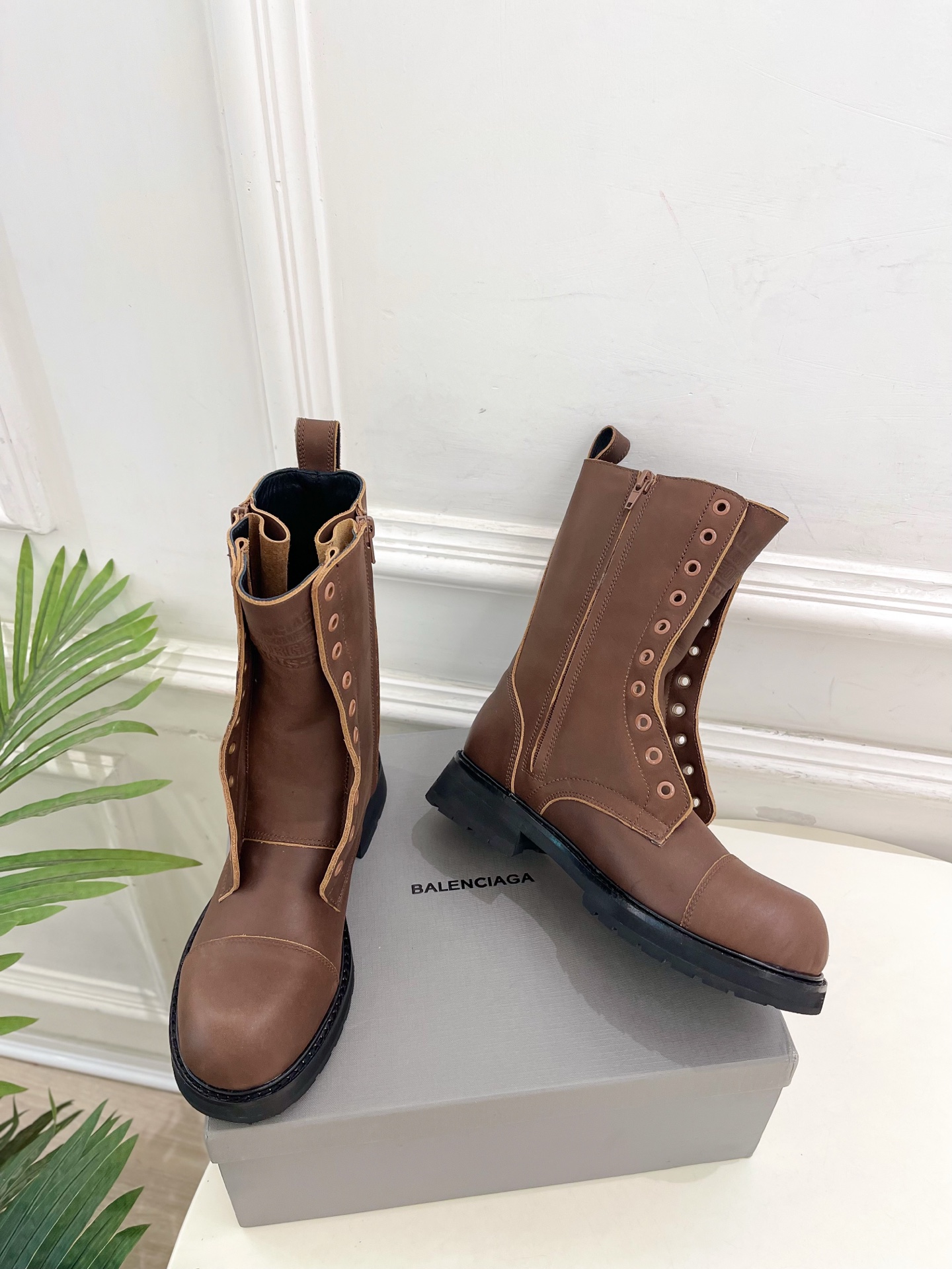 Balenciaga | 巴黎世家 25𝐬𝐬 ⭐️2025秋冬新品情侣款厚底机车马丁靴超火爆 众明星网红