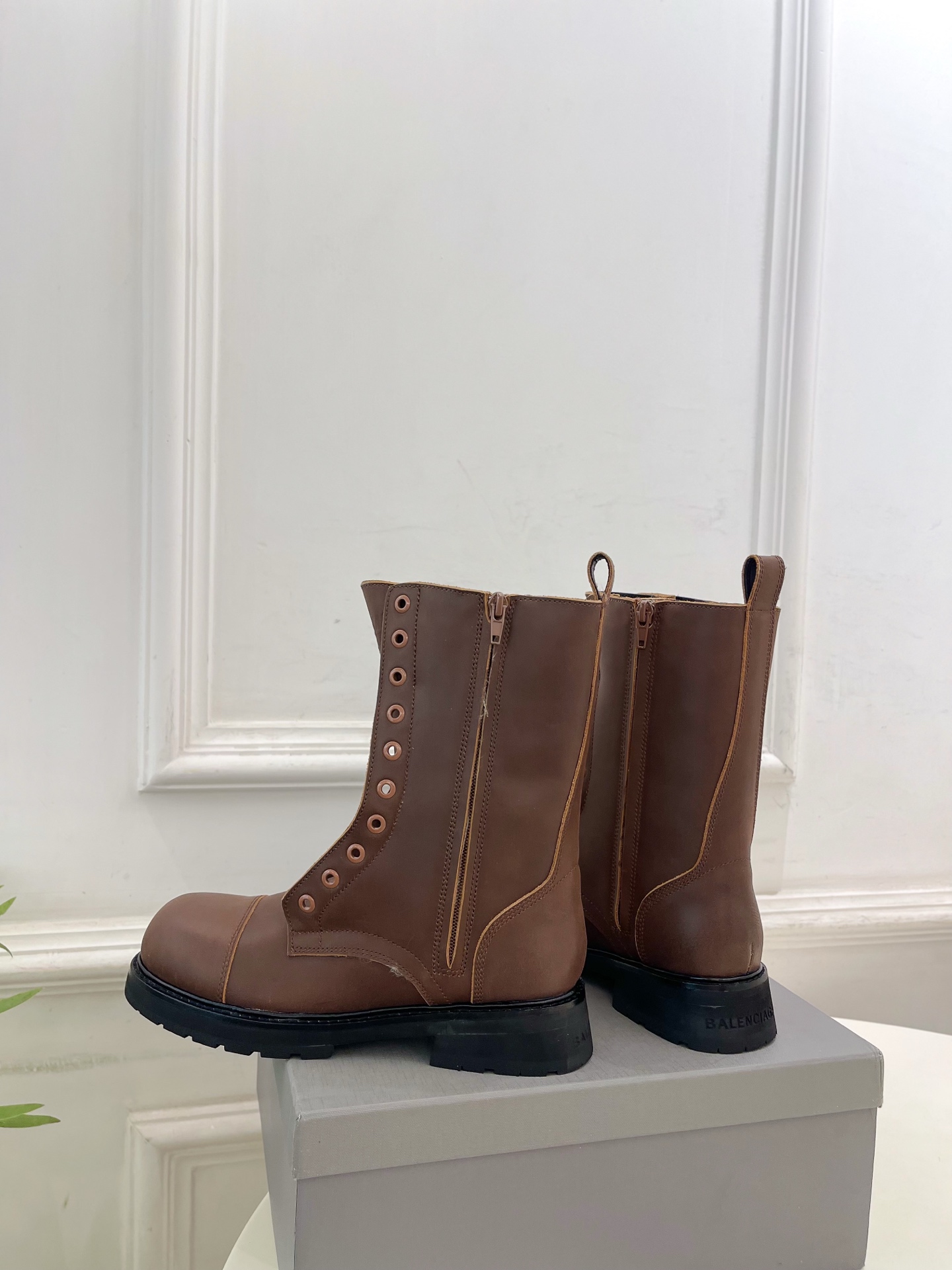Balenciaga | 巴黎世家 25𝐬𝐬 ⭐️2025秋冬新品情侣款厚底机车马丁靴超火爆 众明星网红