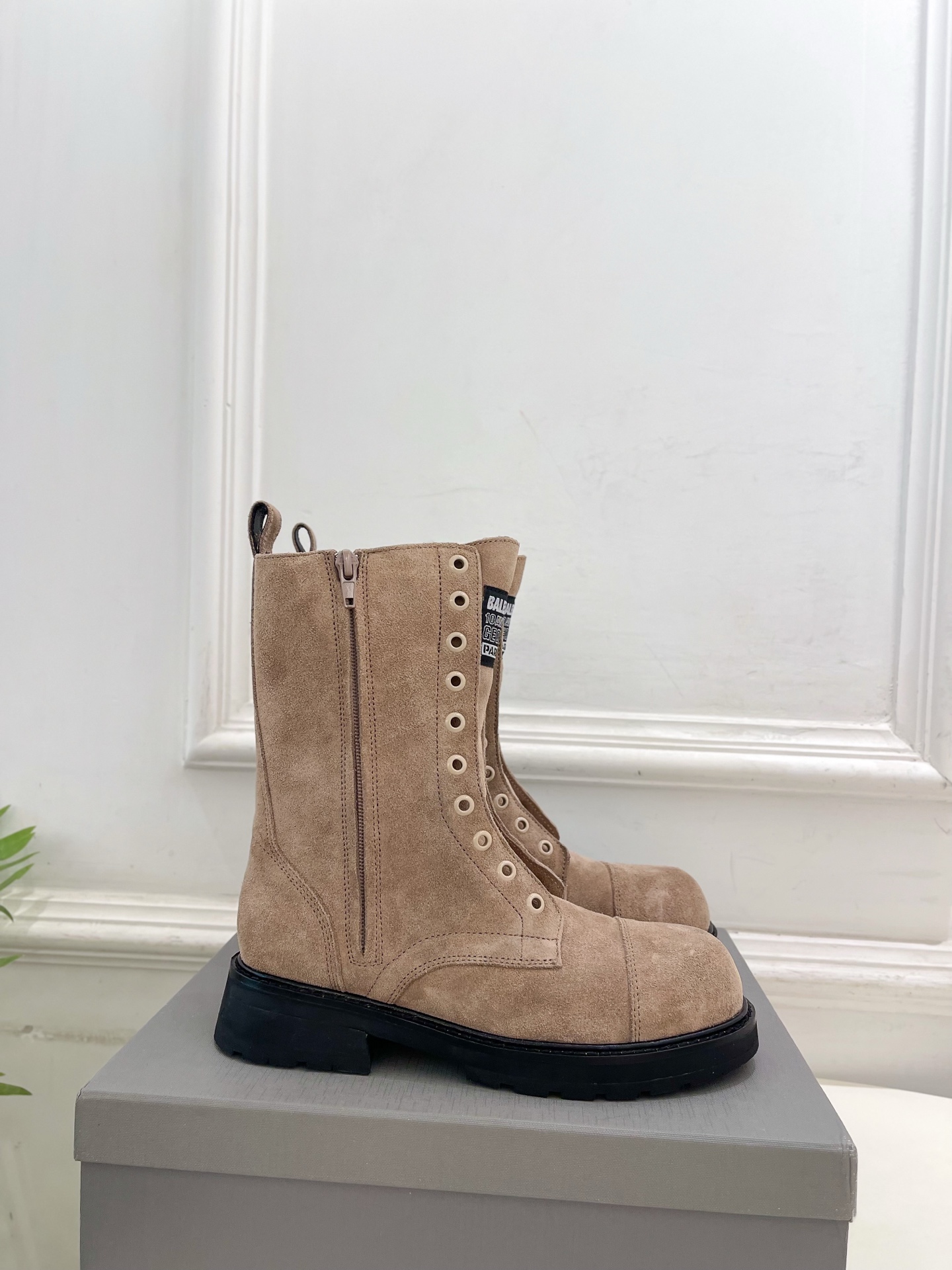 Balenciaga | 巴黎世家 25𝐬𝐬 ⭐️2025秋冬新品情侣款厚底机车马丁靴超火爆 众明星网红